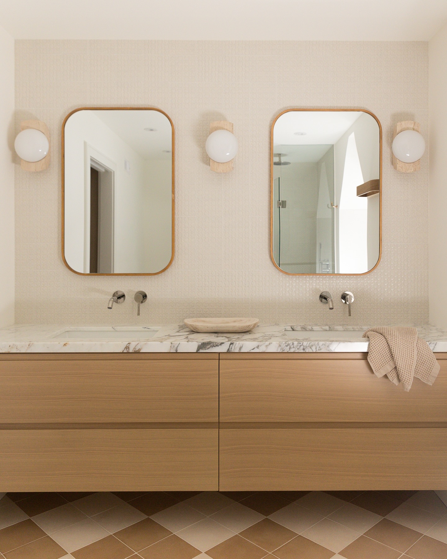This shot of the principal bathroom at project Clinton 🤍
📷 @dhorvathphotography
interiors by @valmeghoryinteriors