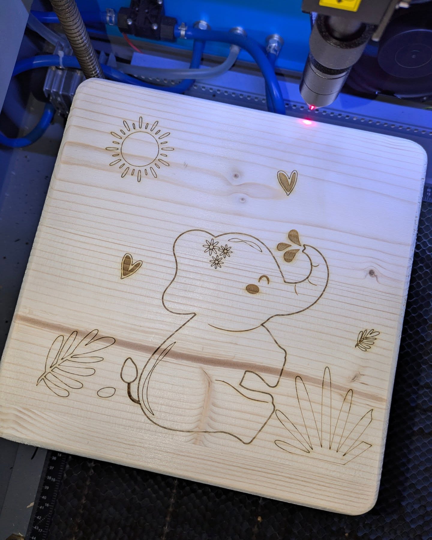 Vos personnalisation 😍
J'adore composer avec vos idées !
Ce petit éléphant trop choupi !
Vous aimez ?
Et vous vous aimeriez quoi sur un tabouret ?
#lestabouretsdandrea
#gravure #laser #bois #wood #madeinfrance #madewithlove #laval #mayenne #livraisondanstoutelafrance #tabouret #ideecadeau #ideedeco