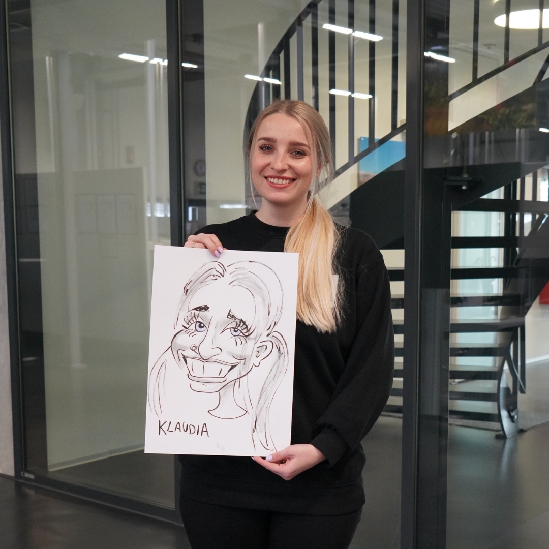 ONE MONTH ONE PORTRAIT 🎨
Entdecken Sie in diesem Monat das Porträt von Klaudia. Sie arbeitet seit zwei Jahren in der Abteilung Taillage und produziert kleine Teile für die Uhrenindustrie.
Discover this month's portrait of Klaudia, who has been working in the gear cutting department for two years, producing small parts for the watch industry.
#wsiegristag #team #caricature