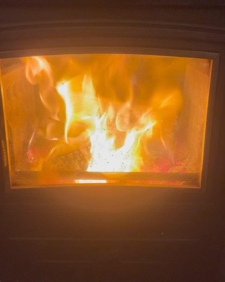 huddled around fire last night
honouring full moon in leo
whilst flames flickered
we tended to hearts
our own, each others, of this place
such courage & grace
gratitude to dear @rosaliayoga
sharing these words with me today
feels spot bloody on
“To choose softness in a world that worships the unyielding, is an act of quiet rebellion. It is strength wrapped in grace, the courage to love when it’s easier to close, to feel when it’s safer to numb. For softness is not surrender - it’s the gentle, unshakable power of a heart that refuses to harden” (Olivia Ann Rosa)
gathering @damsonhillcottage again
with march full moon
link in bio to book
#natureconnection #nature #ecopsychology #ecotherapy #fullmoon #fullmooninleo #womenscircle #sistercircle #naturecircle #hampshire