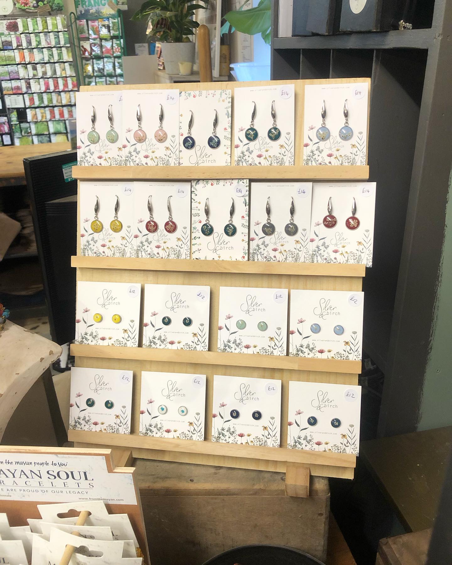 Nice little restock of earrings @cranbornegardencentre recently 😍
#gardencentre #gardencentreuk #gardencentreshop #realflowers #realflowerjewelry #floralearrings #floralfashion #flowerearrings