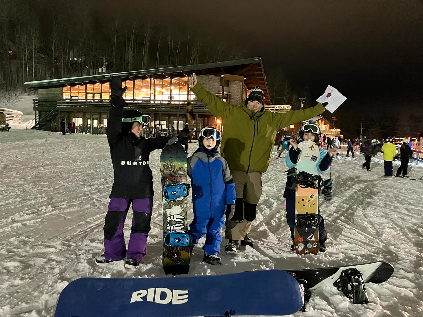 ⚡️The Galactic Challenge Event - @centre_vorlage⚡️
The Gathering Groms and parents had a great evening collecting points and chasing challenges around the hill! Fun event to take part in with the kids!
Huge thanks to the brands for helping with the prizes and support! @ridesnowboards @k2.snowboarding @unionbindingco @686snow @dragonalliance @coalheadwear
Big thanks again to @centre_vorlage for the ongoing support and encouragement.
Next event is going to be BIG! Stay tuned!
