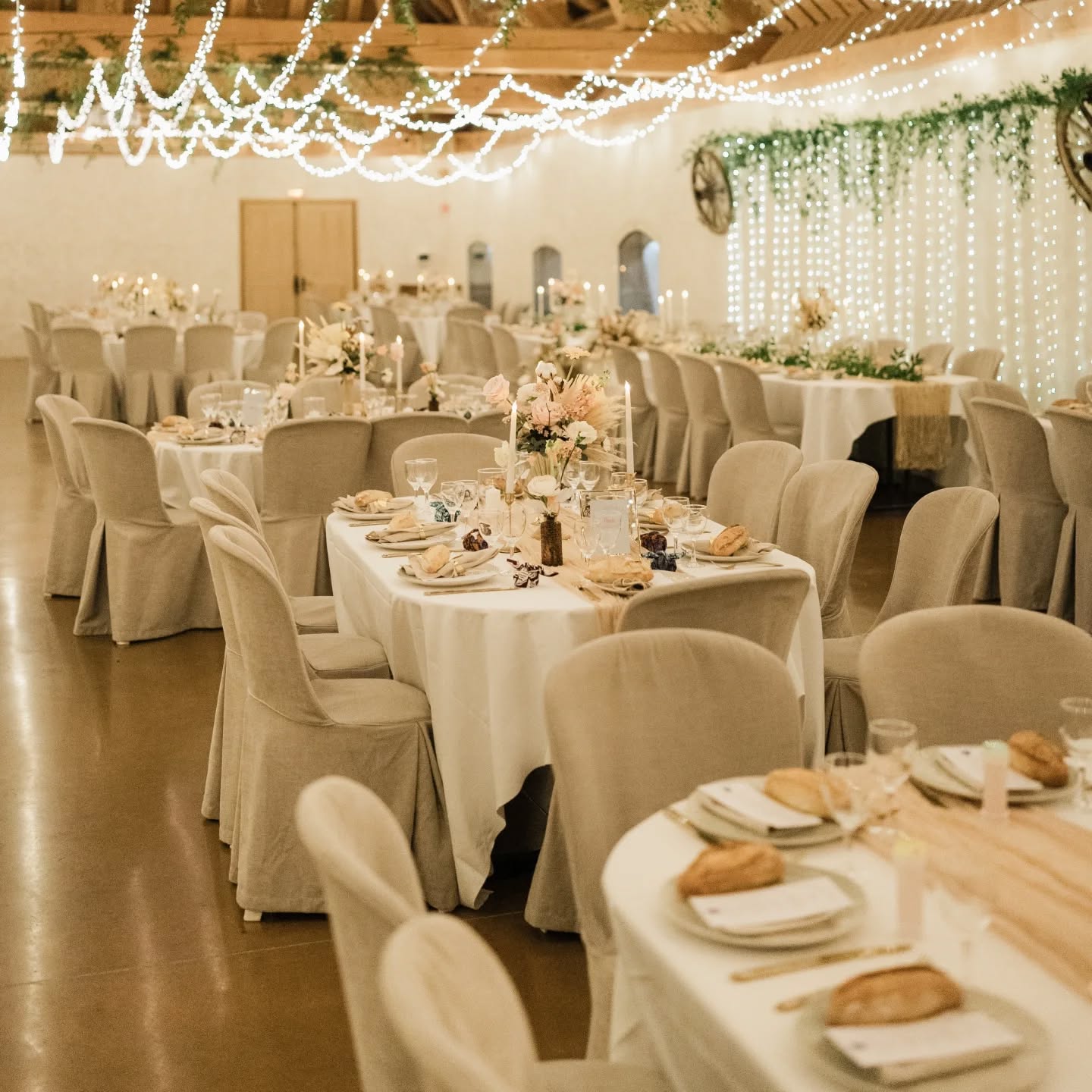 For all these precious ✨moments... so that your eyes shine again.🙂↕️
-
Pour ces précieux moments💓, pour que vos yeux brillent encore...🥹
#lumiere #decorlighting #frenchwedding #stunning #elegance #lights