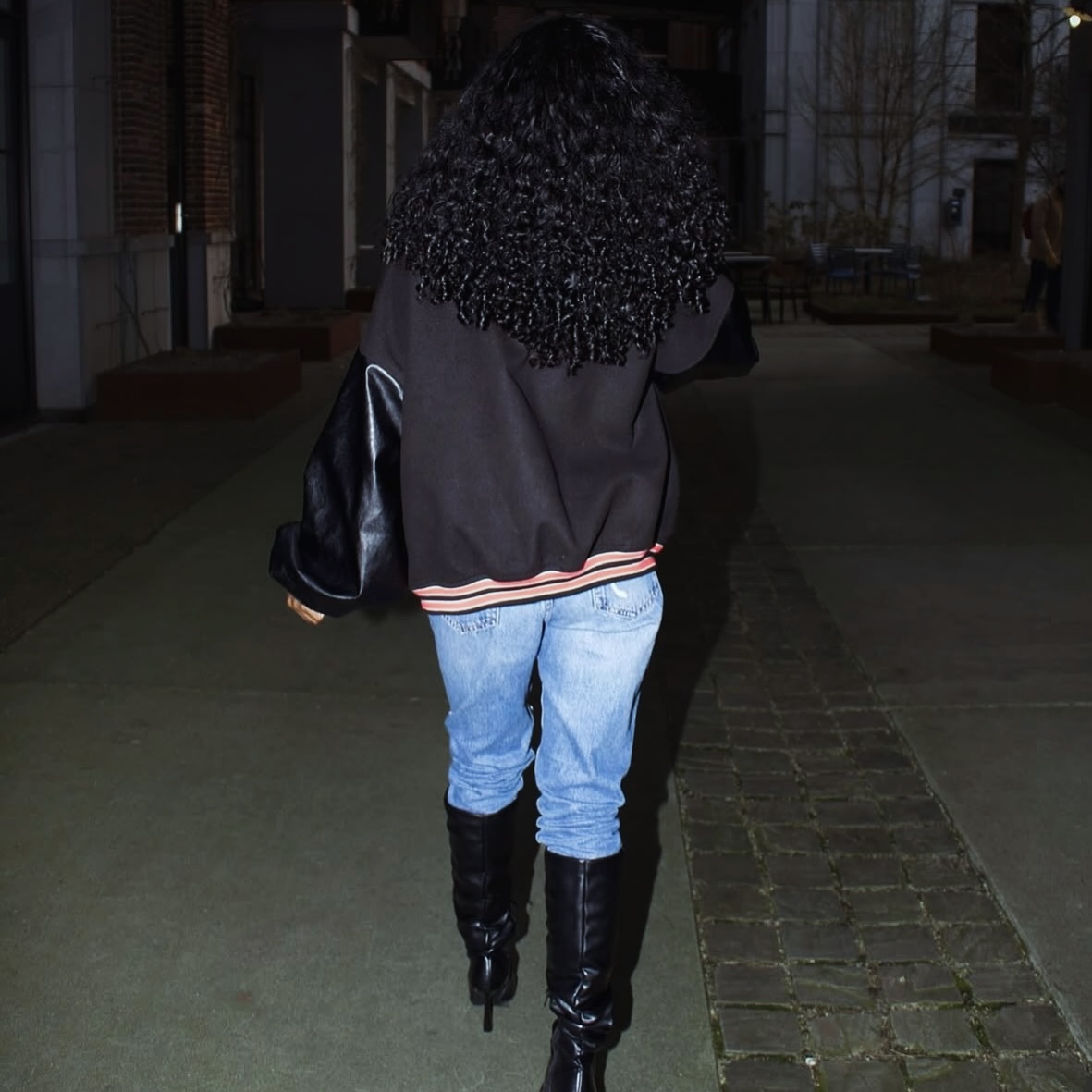 Walk in confidence, let your hair be the crown you never take off.
Hairspecs: Texture excl. curls Malibu 🖤