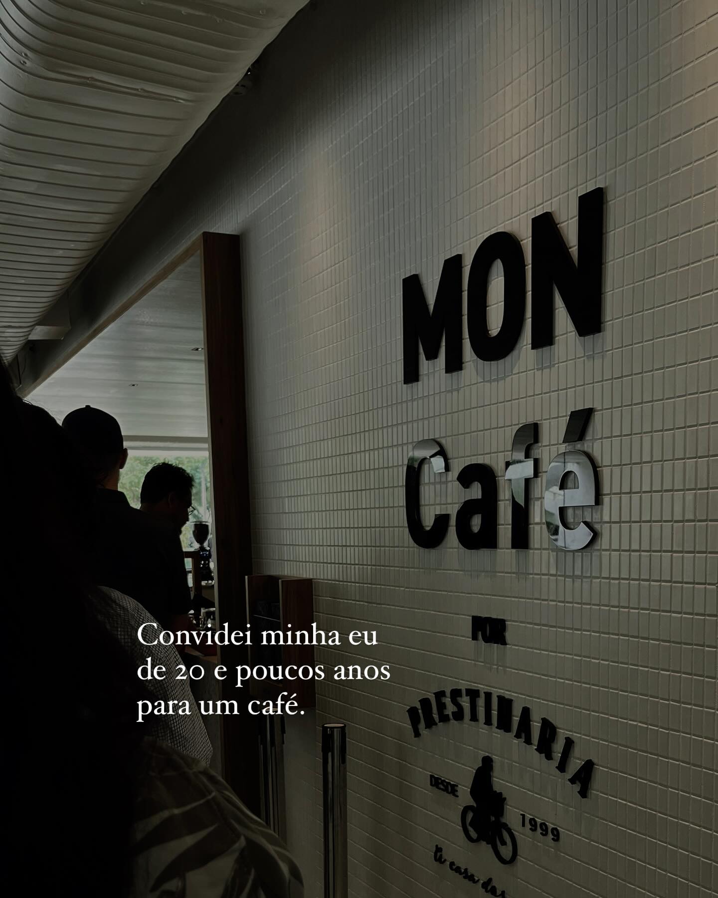 Foram tantos percalços nesse espaço de quase 10 anos que a Débora de 20 e poucos teve dificuldade de acompanhar. Foi agridoce de escrever. Obrigada a todo mundo que, de alguma forma, torna o Debee numa história que respira.