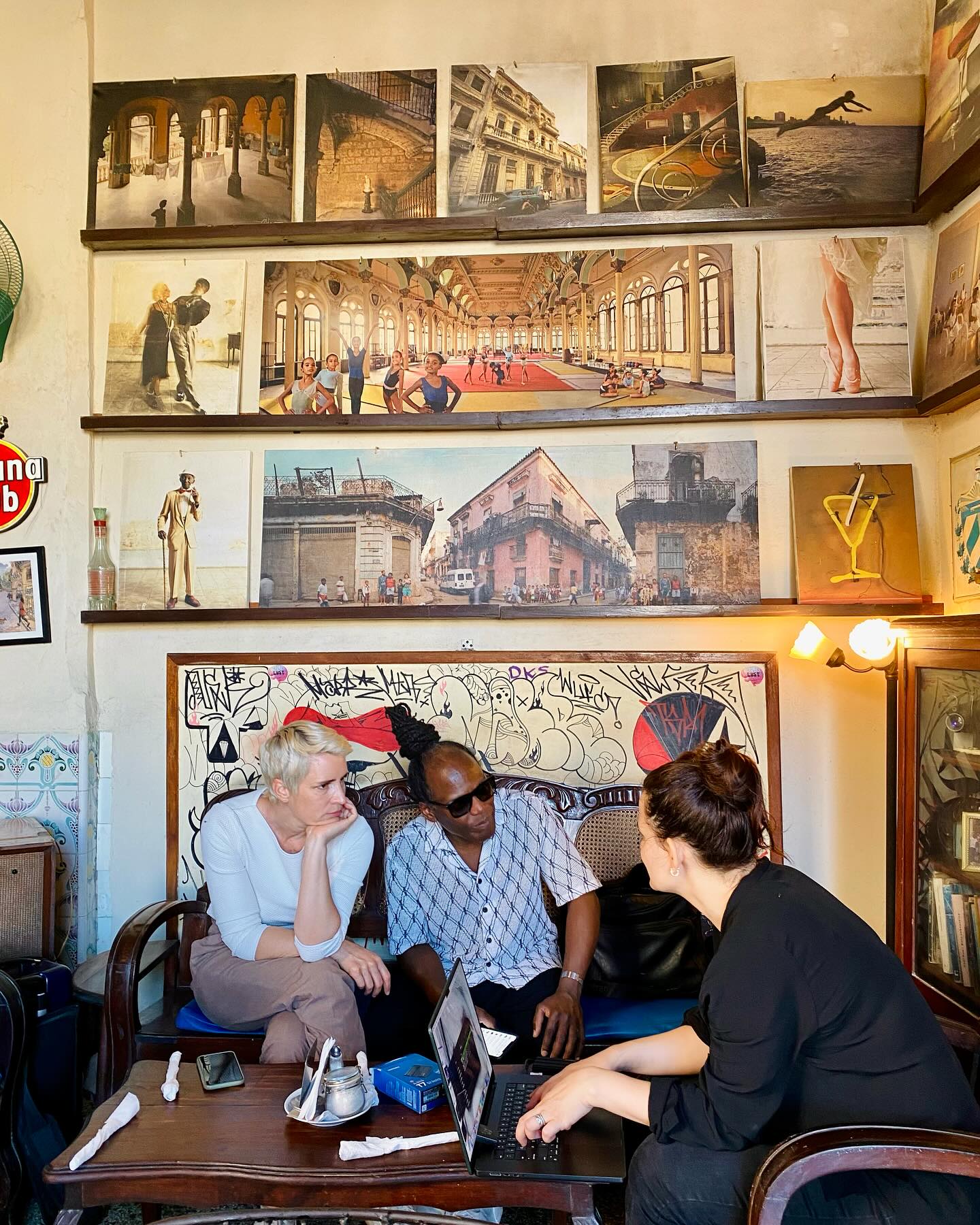 Recuerdos de la Habana.
I had such a special time in Cuba! Together with @ramonvallemusic we played concerts at the @festivalinternacionaljazzplaza Here we also met new friend and fotographer @lilientrujilloviton with whom we spent a Sunday morning on the streets of Habana Vieja.
#newalbumcomingsoon #oldhavana #cuba #havanajazzfestival #fotoshoot @adamsbrass