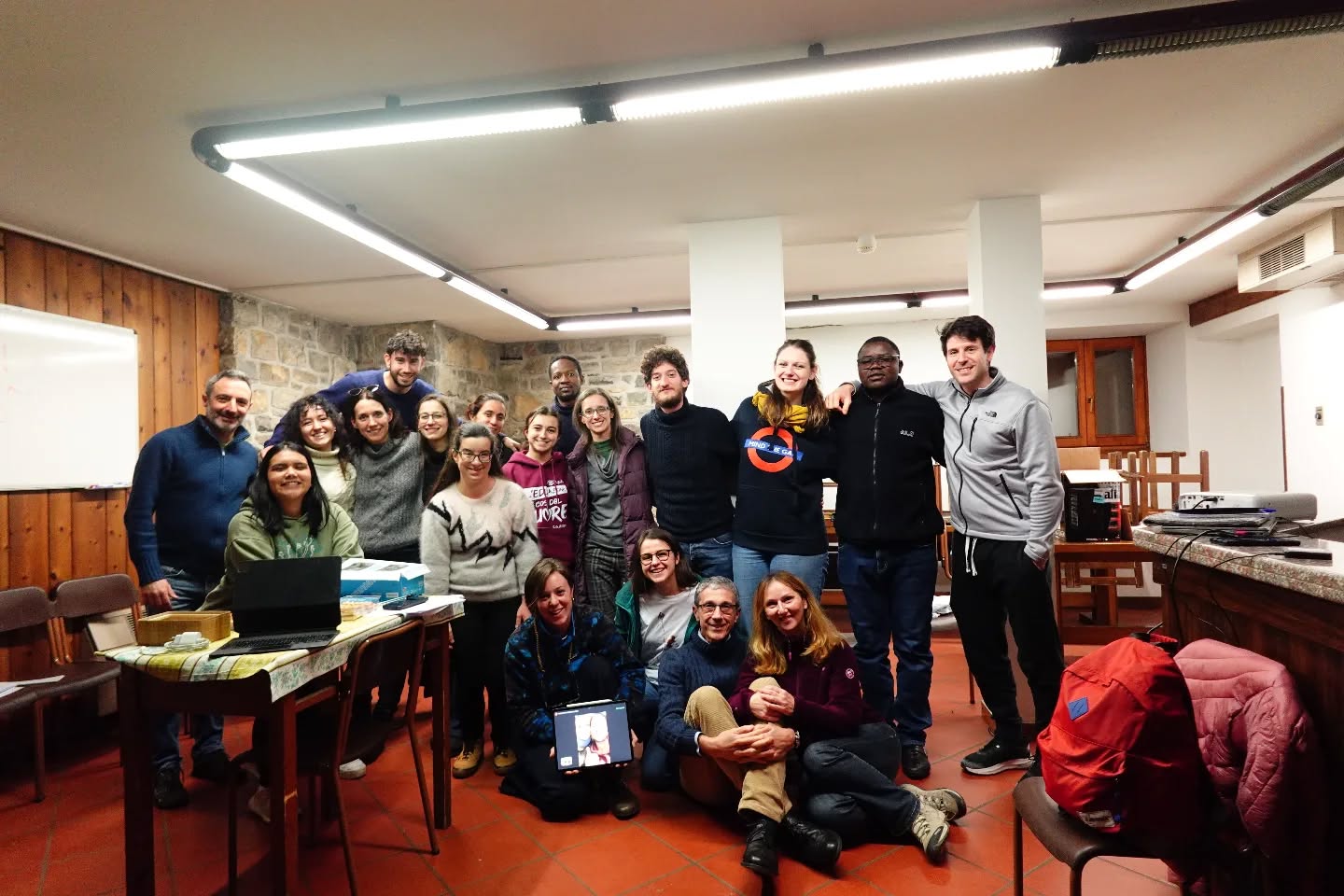 La Mangrovia è Connessione, sorrisi e condivisione!
Questa foto racchiude la bellezza dello stare insieme, del crescere e imparare gli uni dagli altri.
Tra abbracci, risate e momenti di confronto, costruiamo legami che vanno oltre il tempo e lo spazio (anche chi è a distanza è con noi! 📱❤️).
Grazie Rosa e Luca per la vostra storia.
MIND THE GAP - 29 MARZO
Info e biglietti in dm
#lamangrovia #Crescita #pime #Insieme #EsperienzeCheUniscono #teatro #musical #copione #costruire #bar