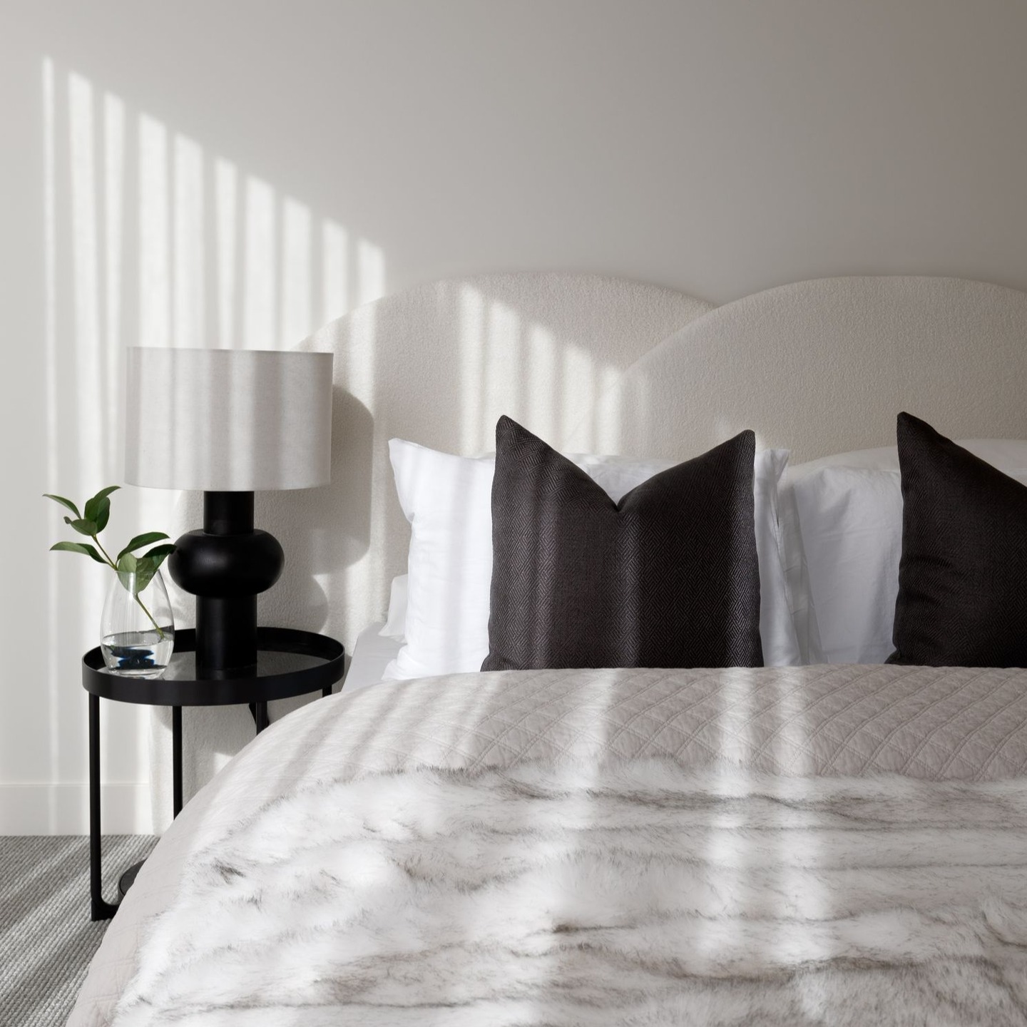 Using texture, scale and natural light at our STW RESIDENCE PROJECT.
Interior Design: @aria.interiorstudio
Furniture Curation: @auraandforminteriors
Interior Styling: @auraandforminteriors