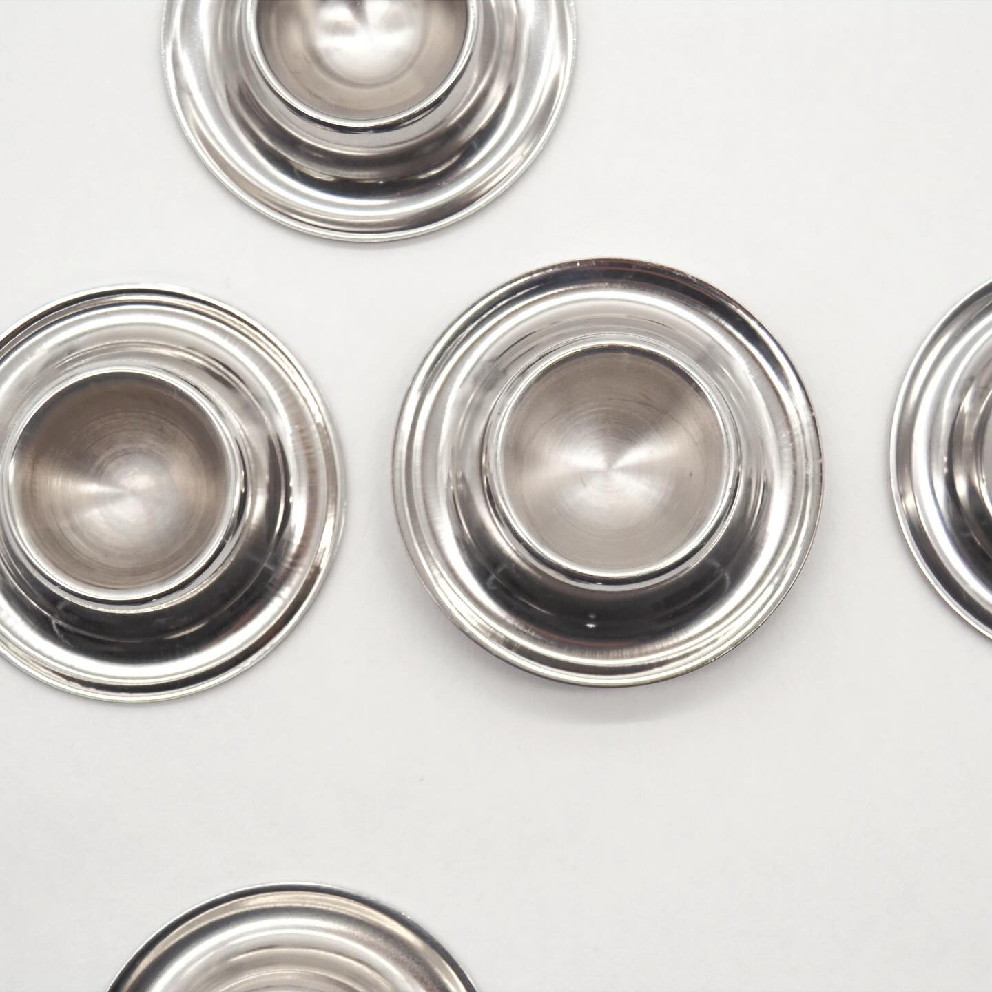 Eier in neuem Look: Glanzstücke für dein nächstes Sonntagsfrühstück?
#neokollekt #preloved #tableware #secondhandshop #vintagesellersofinstagram