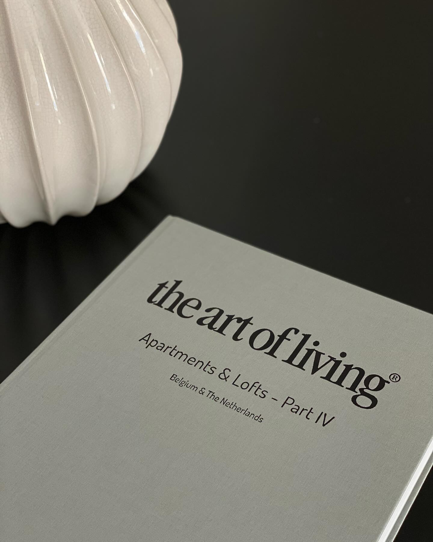 We are super proud to have a 10 page story in the latest hardcover book by The Art Of Living. A story dedicated to our beautiful finished project in the city centre of Utrecht.
Special thanks to @theartofliving.online for their support, @muk.vl for capturing this project and of course our wonderful clients. It is truly an honor to have our work showcased in such a prestigious publication.
You can read the full article via the link in our bio.