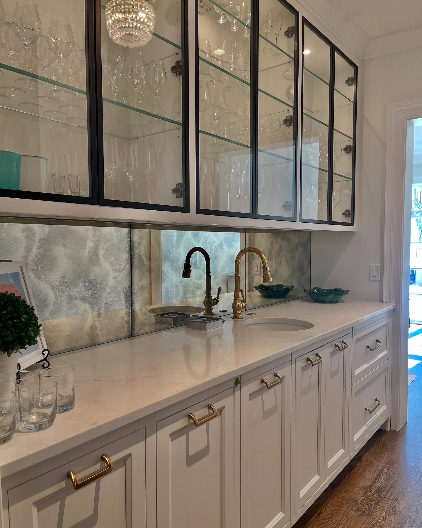 This week, we had the privilege of helping a client pack, unpack, and settle into her new home. 🏡📦 There’s nothing better than seeing someone’s face when they realize they don’t have to tackle a move alone!
With Simplified KC’s Concierge Moving Services, we handle the details so you can focus on the excitement of your new chapter. From carefully packing your belongings to setting up organized, functional solutions in your new home, we take the stress out of moving.
We are truly grateful for our amazing clients and beyond blessed to do what we love every day. 💛 If you have a move coming up, let Simplified KC take it off your plate.
📩 Email hello@simplifiedkansascity.com to learn more!
.
.
.
#SimplifiedKC #ConciergeMoving #KansasCityMoving #ProfessionalOrganizer #KansasCityProfessionalOrganizer #OverlandParkOrganizer