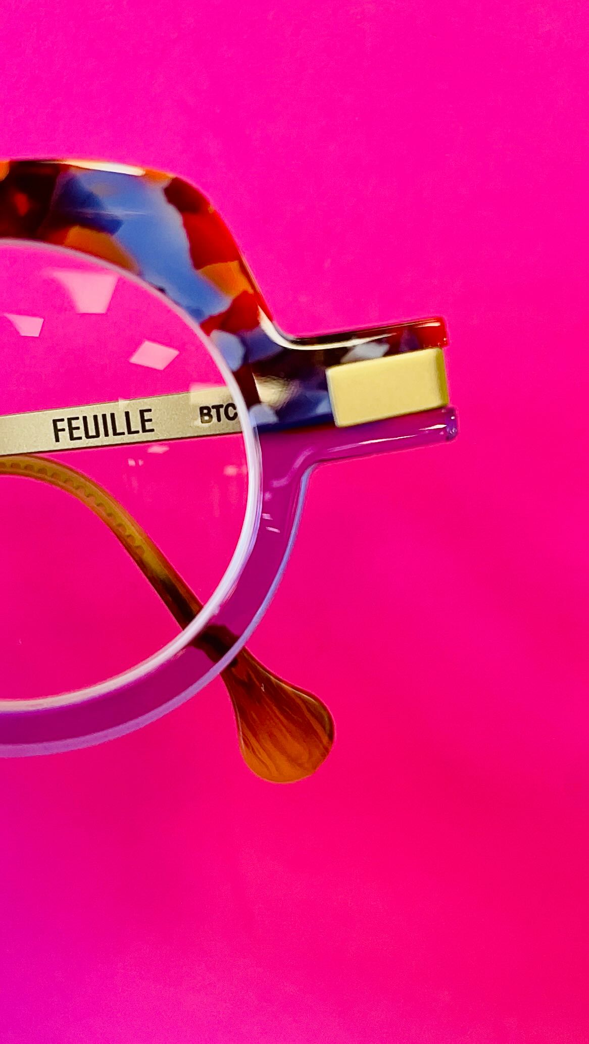 La fabrication française, un gage de qualité 🇫🇷
Chez #opetitmonocle, nous choisissons des montures fabriquées en France.
Pourquoi ?
Parce qu’elles sont durables, de qualité et qu’elles soutiennent l’économie locale. 💪🏻
#saintgaudens #opticienne #lunettes #fabricationfrancaise #savoirfairefrancais #faitmain #supportlocal #localbusiness #mode #inspirationstyle #eyewearfashion