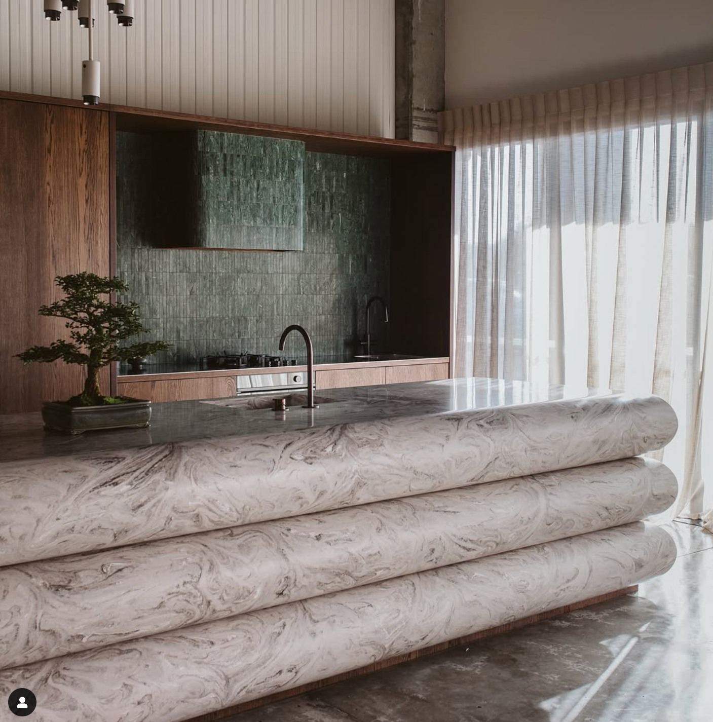 When a kitchen island transcends functionality and becomes a sculptural masterpiece, it transforms the heart of the home into an artful statement.
@annika_rowson