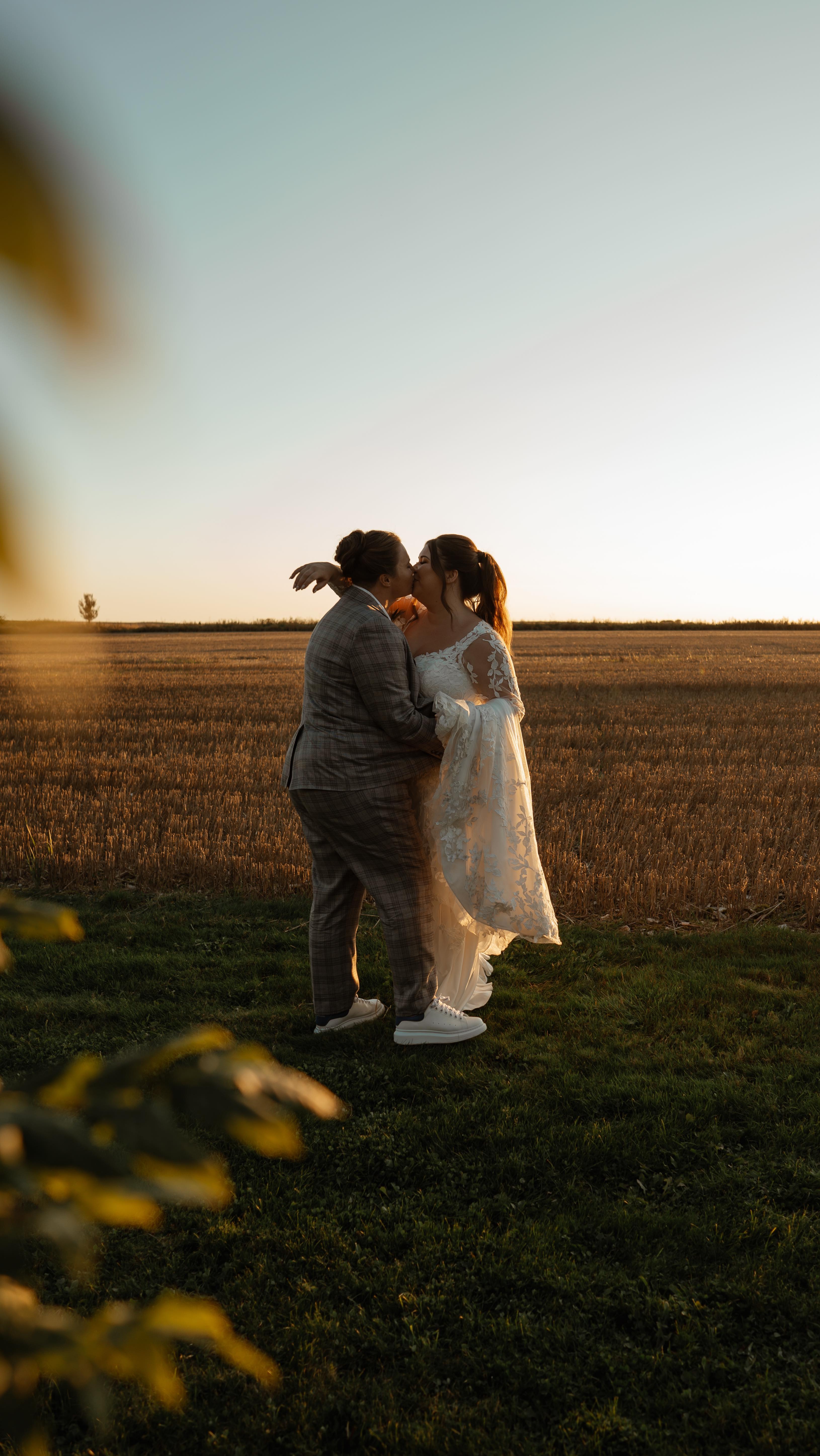 Wait til the end 😭
Honestly seeing the love between Lauren and her brothers throughout the whole day was healing because we often see (and experience in our own lives) strained relationships and difficult dynamics at LGBTQ+ weddings! These two were clearly buzzing for their trio to become a four and upheld their childhood promise of singing this banger from The Lion King.
I’m not crying, you are.
@thequeerbundle package by @rebelloveclub_ & @stephaniedreamsphotography
#weddingspeech #weddingguests #brothersisterlove #lgbtqwedding #ukweddingvideographer