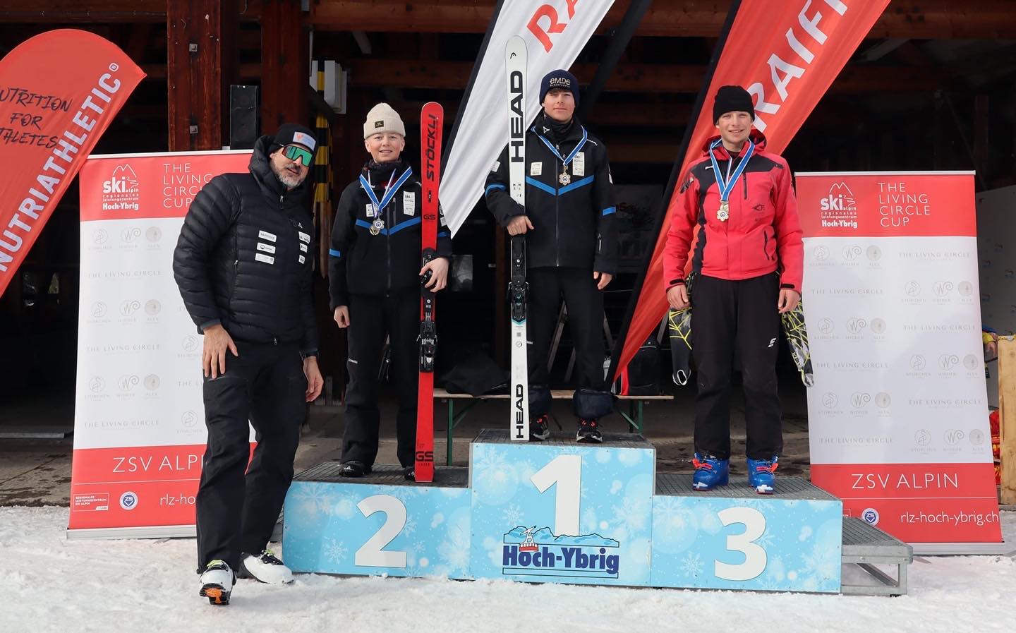 Silber zum Abschluss! Am Sonntag gewinnt Jan bei den Verbandsmeisterschaften Silber🥈 im Riesenslalom. Top Ten Resultate erzielen Raoul auf Rang 4, Anouk auf Platz 9 💪 und Remo als 10.💪