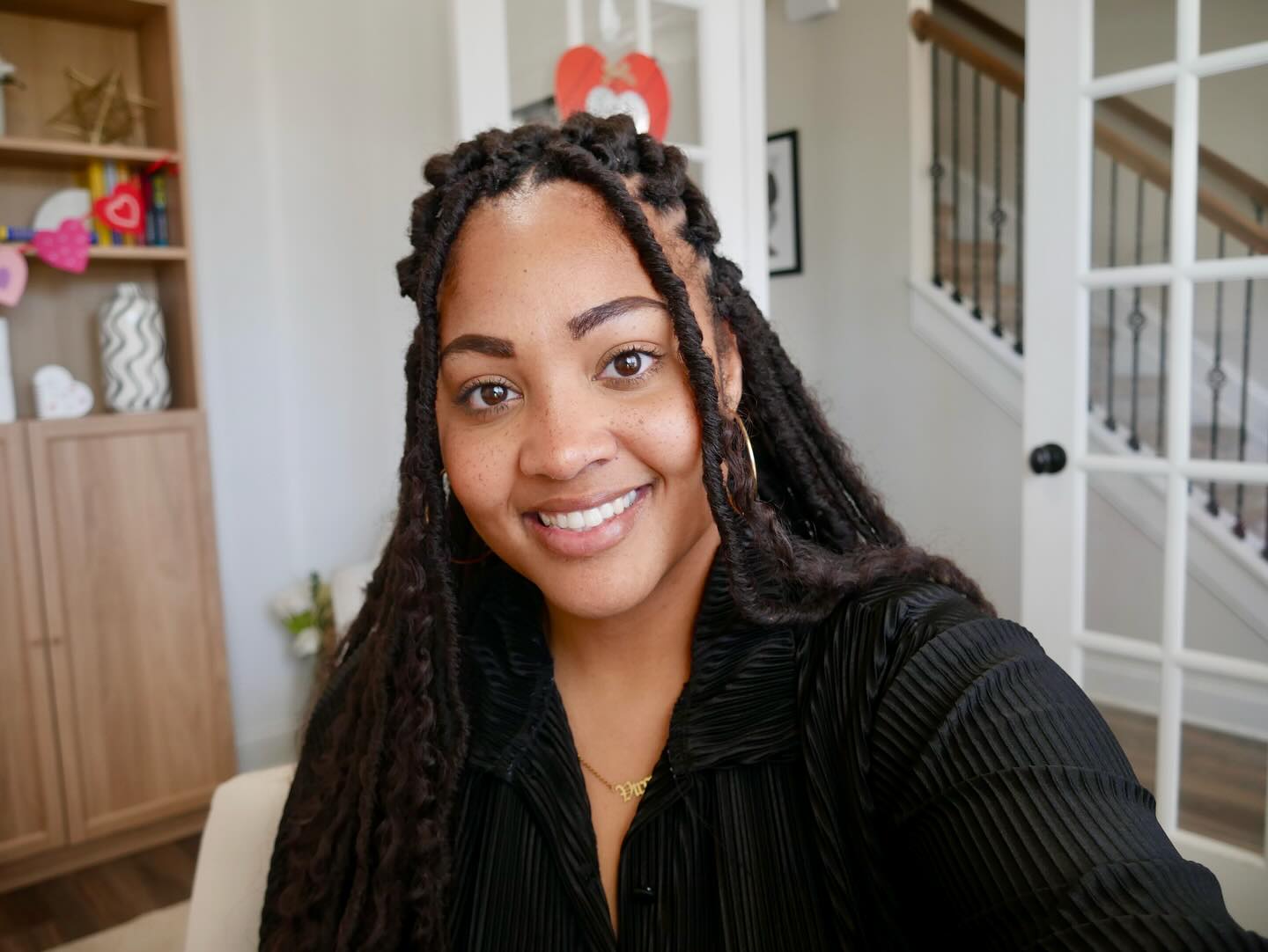 me 🤝🏿 these $80 crotchet boho goddess faux locs!
oh and i changed my profile pic after like 5 years 💁🏿♀️