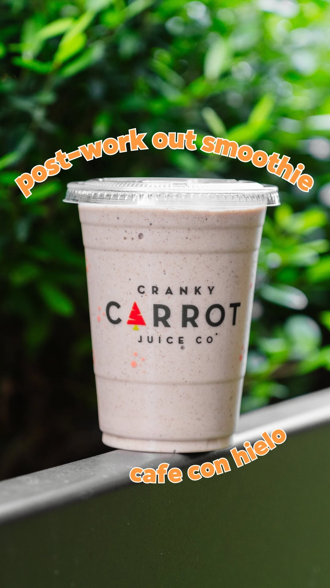 One of the best times to consume a protein-rich smoothie is after a work-out! 🍌
Not only does your body need to replenish glycogen stores to combat fatigue but exercising improves insulin sensitivity so your body is better able to utilize and handle the glucose in the fruit. 📉
One of @theholisticlatina_’s post-work out go to’s is our Café con Hielo with a full scoop of chocolate maca protein, chaga mushroom & hemp seeds added.
⚡️ hemp seeds are anti-inflammatory, will add a bit more protein & also are a healthy fat that will help keep blood sugar stable
⚡️chaga mushroom contains potent anti-inflammatory properties which can reduce muscle pain and inflammation caused by exercise
⚡️ maca is a mood-boosting adaptogen that helps your body adapt, respond and recover from both mental & physical stress
Café con Hielo contains our cold-brew @threekeyscoffee which gives you just the right boost of caffeine if you still have work or errands to do after the gym! ☕️
What is your go-to post-gym snack? ⬇️
.
.
.
#houstonjuicebar #houstonjuice #downtownhouston #htx #houstontx #houstonsmallbusiness #houstontexas #houstonfoodie #houstonheights #functionalnutrition #functionalnutritionist #eatrealfood #foodasmedicine #functionalfood #houstonfitness #houstongym