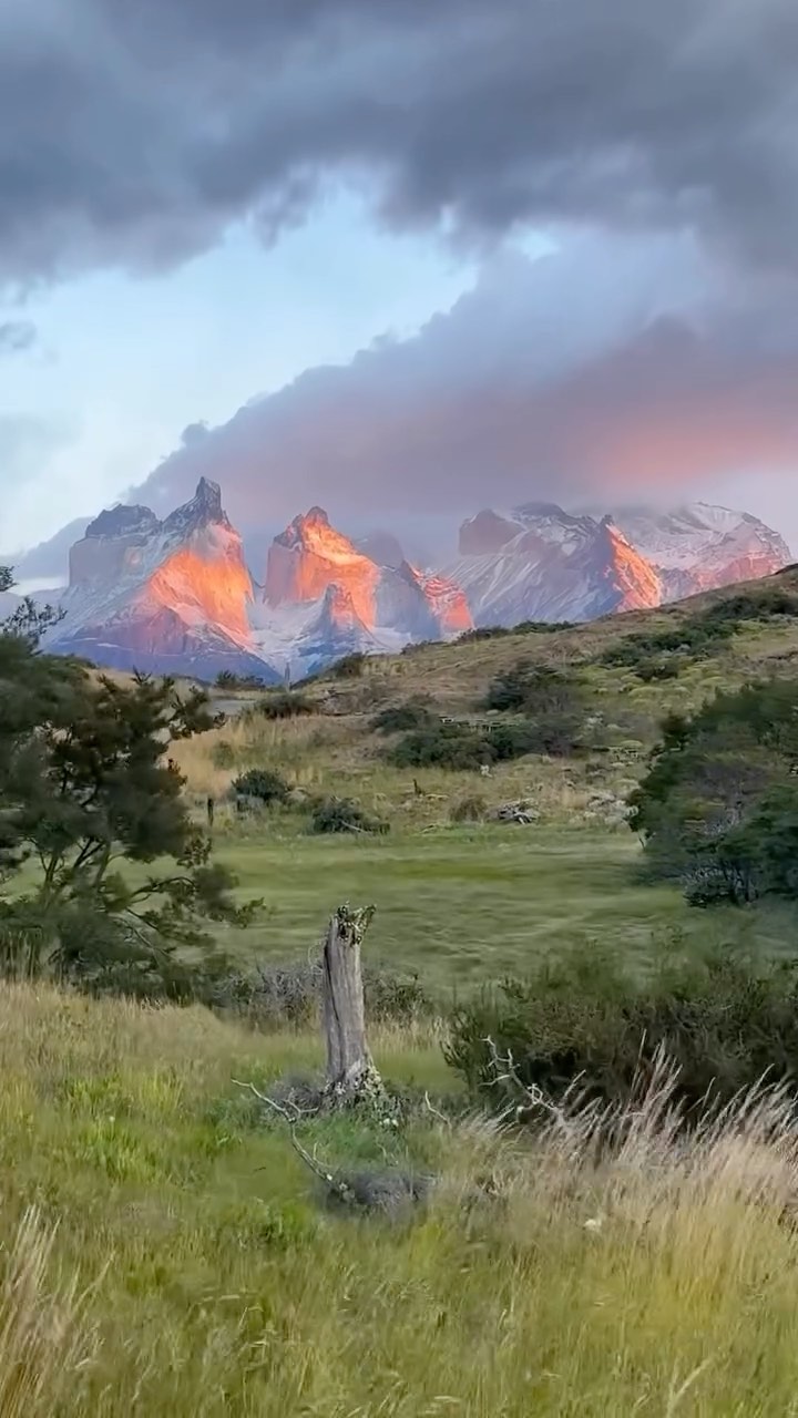 We don’t talk about this part of our Patagonia trip enough… but it’s one of the most empowering things we do. 🌄
Alongside exploring some of the most breathtaking landscapes on earth, we also introduce you to rock climbing and mountaineering—not just as activities, but as a mindset. 🧗♀️ It’s not about being the most adventurous person in the room, it’s about learning, trying, and pushing your own limits in a safe and supportive space. ✨
Because what you gain from these experiences doesn’t stay on the mountain. It follows you home—the confidence, the resilience, the belief that you are capable of so much more than you think.
And trust us, that feeling? It’s life-changing. 💙
#locasonly #patagonia #adventuretravel #solotravel #shetravels #adventure #southamericatravel #mindfuladventures #hikingadventures #hikingaddict #travel