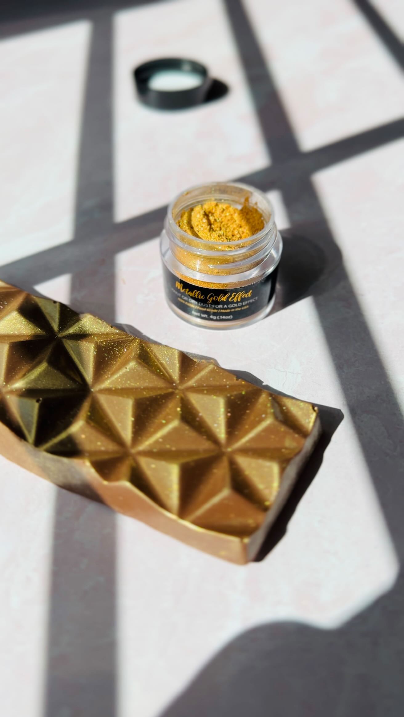 The only edible gold you NEED! Grab yours now at www.shinedessertglitter.com 😍
#EdibleGold #Gold #GoldLusterDust #Shine #Sparkle #ShineDessertGlitter