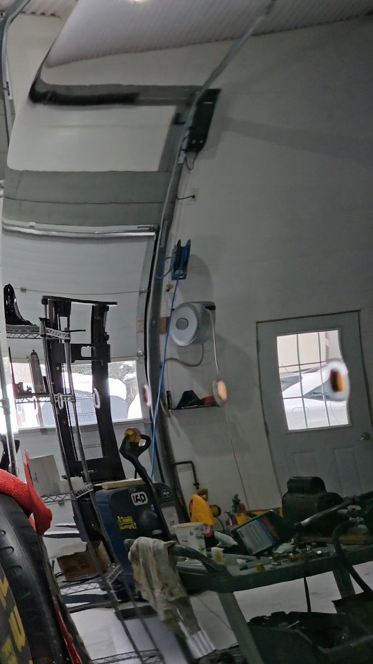 1954 belair custom on the chopping block 🔪🔪
We have been picking away at this 54 belair at @pros.pick slowly. Wetsanding sections that trim pieces will be going on before heading off to interior. Timing is everything with these projects every build is diffrent. We will get the car back once she's back from interior to finish the rest of the wetsanding
Ps. Watch the transition on the second clip
800grit-8000grit rough cut and polish
#wetsanding #paintcorrection #ppg #3m #Omni #valspar #restoration #wetsandingspecialist #chevy #54chevy #belair