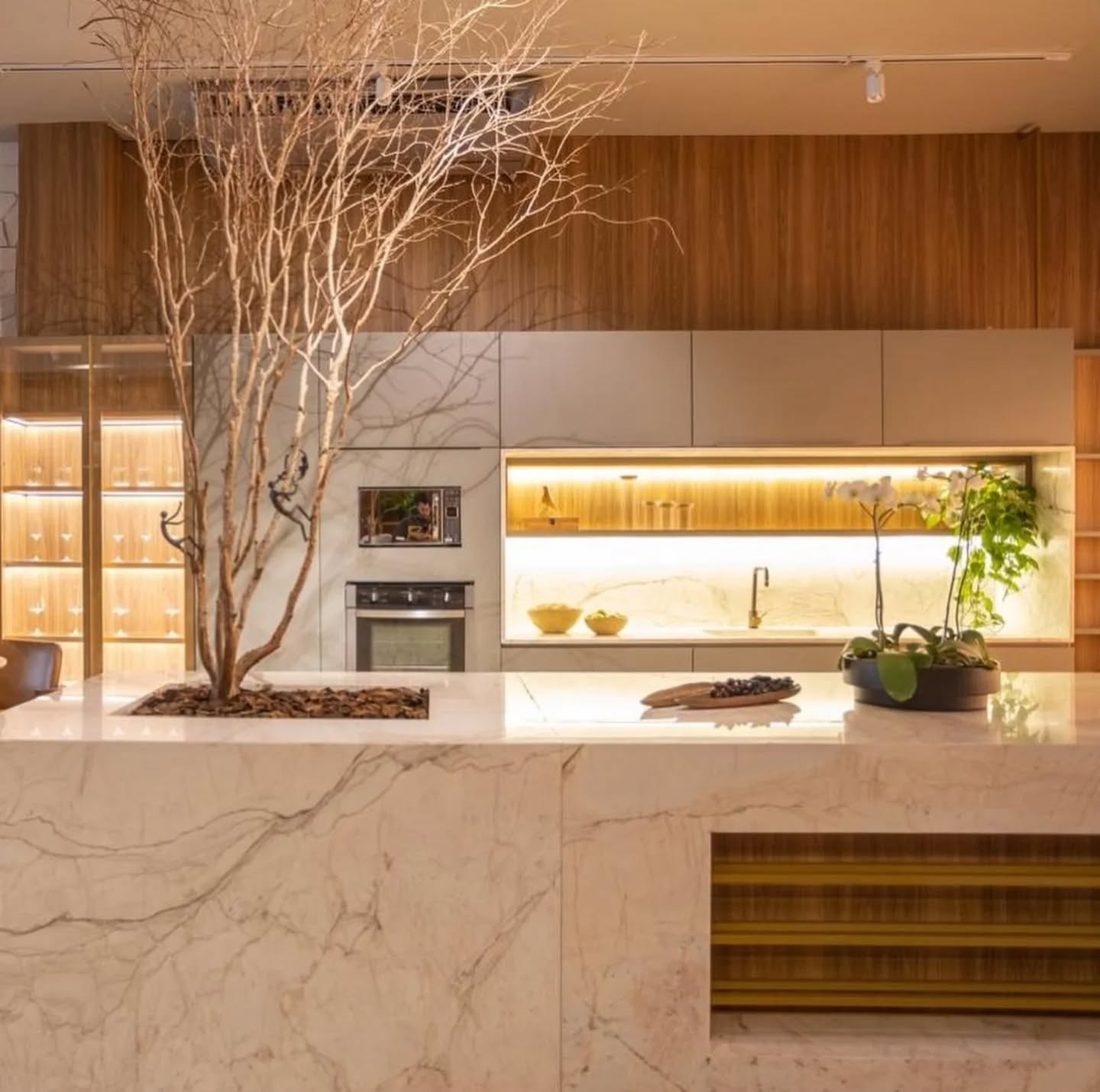 Luxo, funcionalidade e design atemporal! Esta cozinha foi projetada para unir beleza e praticidade, com acabamentos sofisticados e iluminação estratégica.
📐 Feita sob medida para transformar seu espaço em um ambiente único e acolhedor.
📩 Fale conosco e planeje seu projeto dos sonhos!
Loja exclusiva @boavistaplanejadosoficial
#Innovafatto
#MoveisPlanejados #DesignDeInteriores #CozinhaDosSonhos
#CozinhaLuxo
#cozinhamoderna
#Boavista