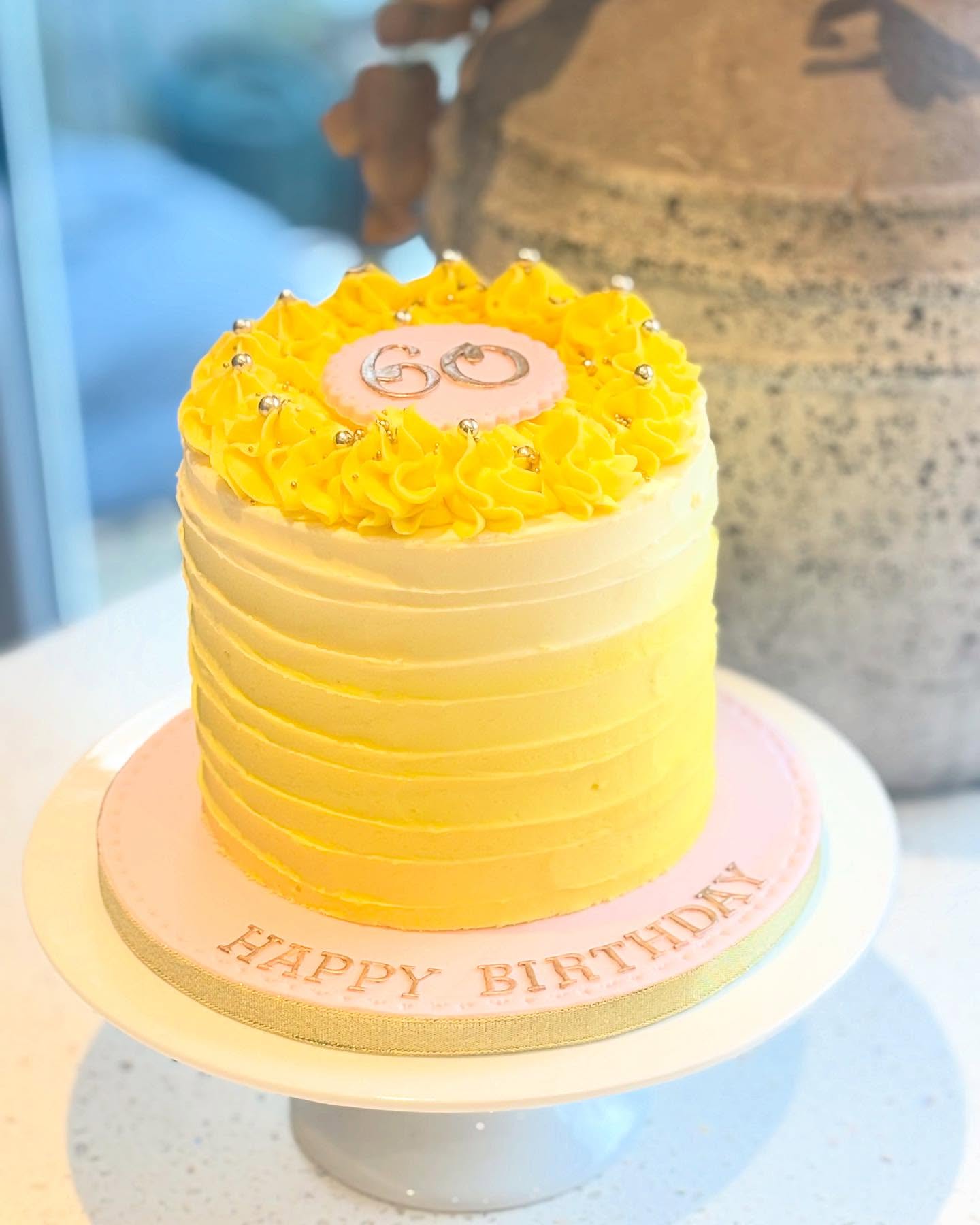 Luscious lemon 🍋’Buttercream and Sprinkles’ cake turned around at 24 hours notice 🥰
This is not always possible though so please get your bookings in as early as you can 💛
#norfolkcakemaker #thorpestandrew #sprowston #norwich #oldcatton #thorpehamlet #thorpeend #rackheath #norfolkbusiness #norwichbusiness #norfolkcupcakes #norwichcakemaker #thorpestandrewbakery #norfolkcelebrationcakes