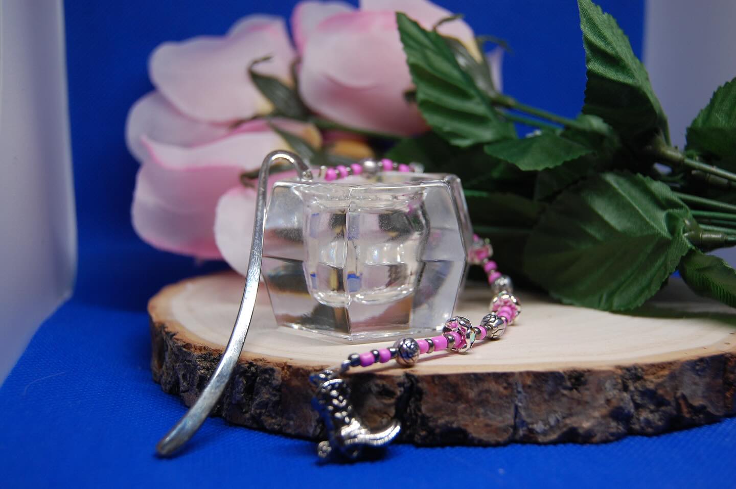 These beaded metal charm bookmarks are so fun and perfect for anyone who loves those cowboy romance books!
Get yours in my etsy shop!
https://encydesigns.etsy.com/listing/1870163203
#bookstagram #booklover #bookmarks #romancereader #cowboyromance #romance