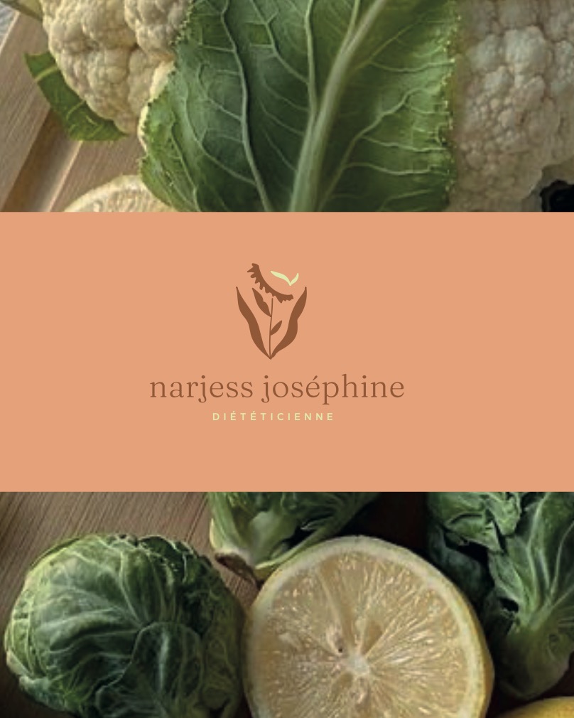 ✨ Les logos oubliés… ✨
En tant que graphiste freelance, je passe des heures à explorer, affiner et perfectionner plusieurs pistes créatives avant d’arriver au logo final. Mais ce qu’on ne voit jamais, ce sont toutes ces propositions non retenues par les clients. Pourtant, elles sont tout aussi réfléchies, abouties et… parfois même mes préférées ! 😅
Chaque logo raconte une histoire, explore une direction, une ambiance, une identité unique. Mais au final, un seul est choisi. Alors, aujourd’hui, petite mise en lumière sur ces concepts qui restent dans l’ombre. 💡
Et vous, vous aimeriez voir plus souvent les coulisses du processus créatif ? 🎨💭
#GraphisteFreelance #LogoDesign #ProcessusCréatif #DesignGraphique #LogosNonRetenus