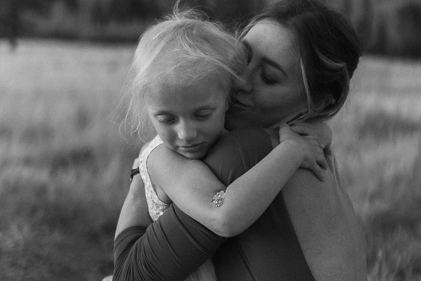 Itās so very powerful to have the opportunity to document work that really matters. To be able to gift someone a photographic visual of a time in their lives where feelings were heavy, beautiful and raw. This shoot w Jess and her daughter Leia was one of the more important things Iāve ever shot.
Lil Leila is battling stage 3 kidney cancer and at the time of this shoot her sweet lil golden locks had just started to fall out. We strolled thru the open meadow in search of crystals, her light still so gentle and bright despite all the pain and hardship her tiny body is enduring.
Watching the bond btwn this mama and her baby girl was such a gift to me. To feel the pain and fear, yet at the very same time, be shown the unwavering power of the human spirit is something Iāll never forget.
Jess you are one bad ass beautiful mamaāØYou have passed down so much strength to Leia. How blessed I am to have been able to hold space to document her resilient and brave lil spirit.
Mama and daughter, the most special of connections. All of the love to you two.š