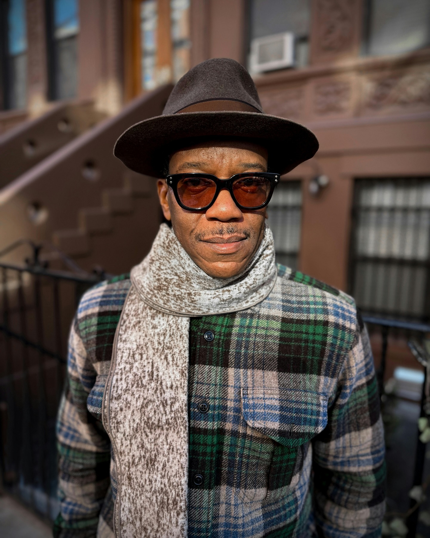 A photo Op with my stylish neighbor in passing… just another chilly day in Harlem 🥶 #harlemlife #winterfashion #citylife #scarfstyle