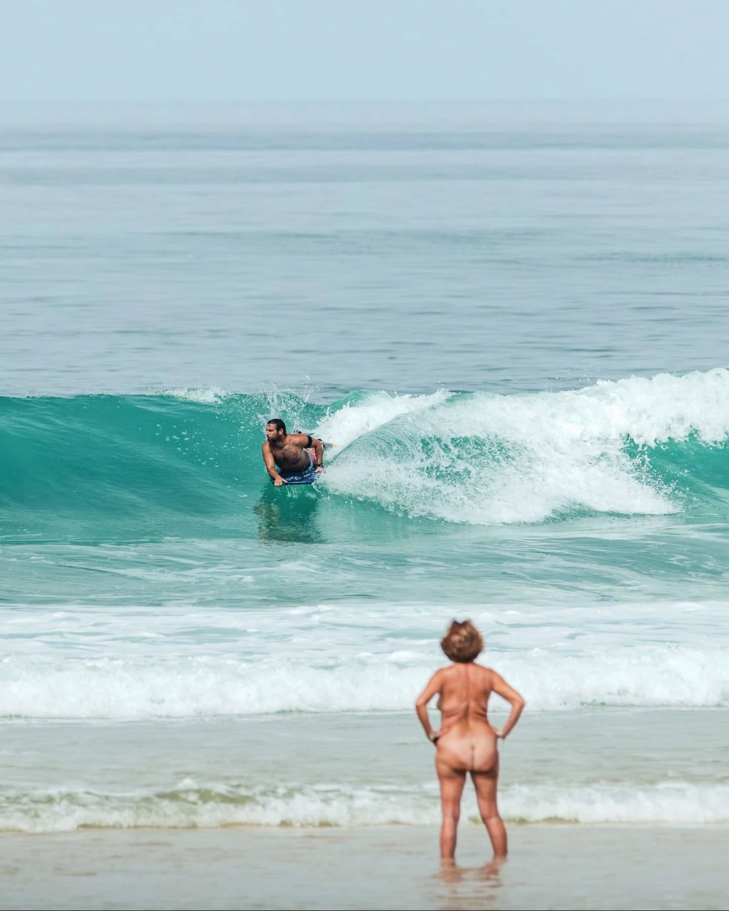 Mon vocabulaire espagnol se limite à quatre mots : "que calor" et "feliz cumpleaños". Mais je crois que c'est suffisant pour résumer la publication du jour. Joyeux anniversaire @gus_valero !!! Et vivement l'été ! 🌊☀️🍑
#toujourslalune #surfporn #bodyboard #mimizanplage #culsnus #mimizan #surf #landes #bodyboarding #bodyboarder #surfmimizan #surfer #wave #photographesurf #ocean #surfphotography #surfer #tourismelandes #surfphotographer #biscarrosse #contis #anglet #seignosse #capbreton #hossegor #photographelandes #photographemimizan #leslandes #sudouest #nikon #manonduport