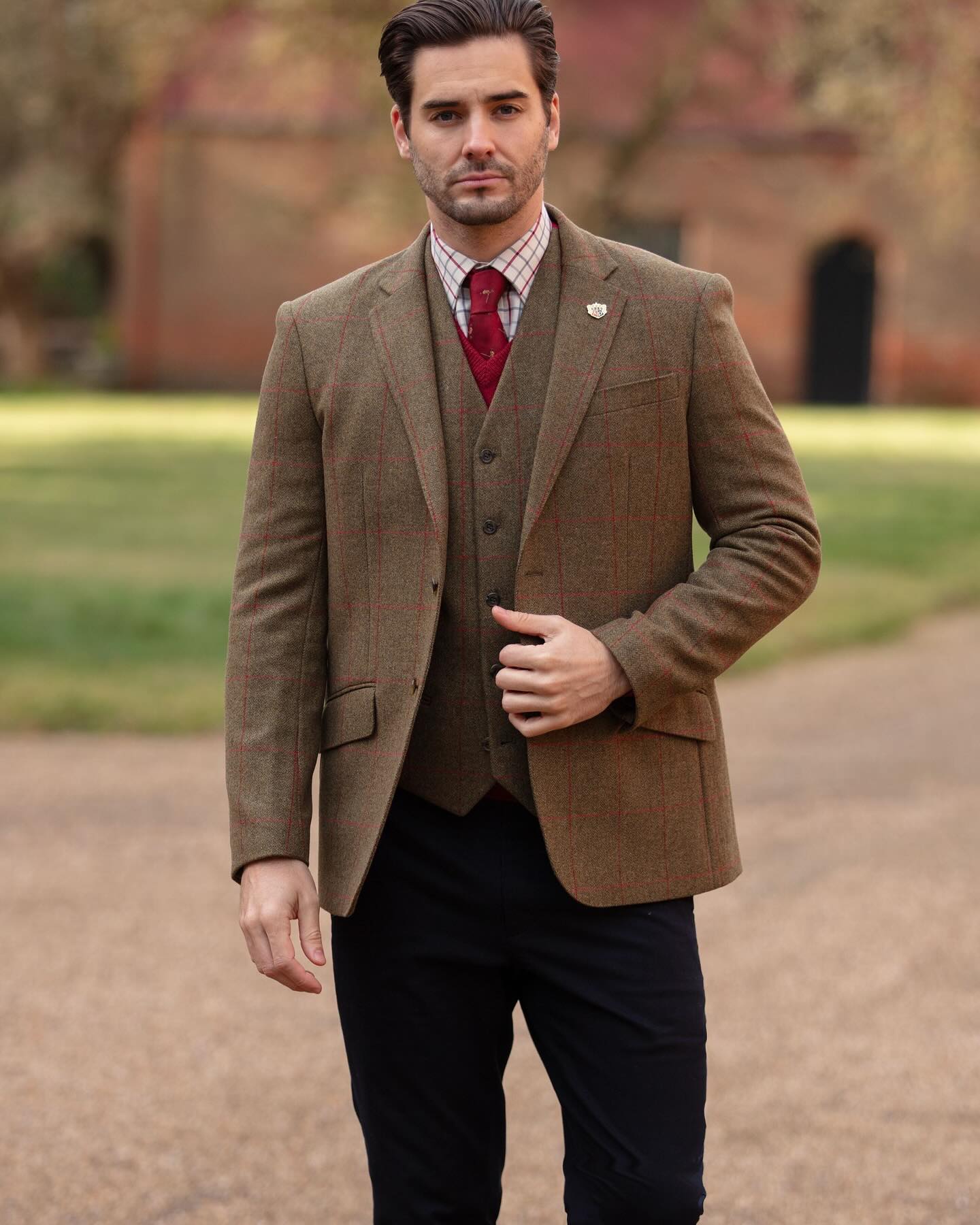 Combrook Country Collection
The best-selling Combrook collection comprises pure wool, soft handle tweeds tightly woven using an array of twisted coloured yarns to create a range of contemporary and classic colourways. Country classics such as Sage for ladies and gents in styles for every country occasion.
Visit in store or our website for more from Alan Paine, high quality British countrywear.
#alanpaine #alanpaine1907 #countrywear #tweed #countrylife #cotswoldstyle #cotswolds #moretonınmarsh