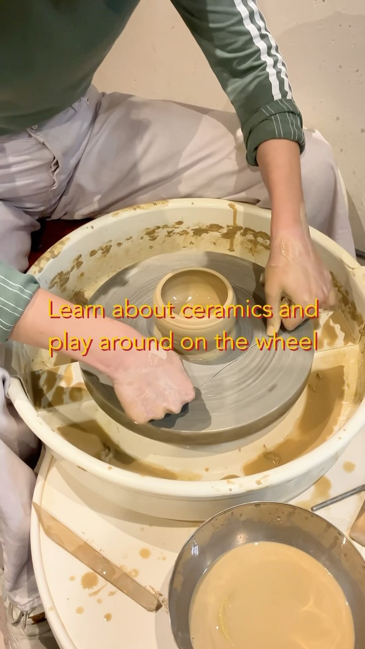 ✨Monday evening throwing course✨
On Monday evening 10th of March I will be hosting a new 8-weeks throwing on the wheel course.
Let’s throw some clay and play!
In this course you learn in 8 weeks how to make sets of cups and bowls, make fun shapes like candle holders and donuts and finish with giving your pieces a nice glaze.
Would you like to know more? Send me a message!
#potteryclass #ceramicstudio #wheelthrown #clay #tableware #slowmadegoods #ceramics #madebyme