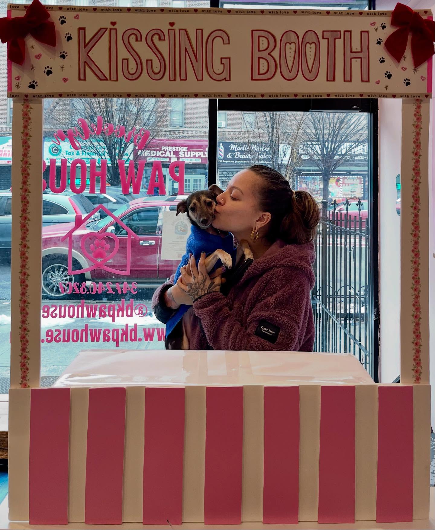 The pups had a great Valentine’s Day, full of love and kisses! 💋