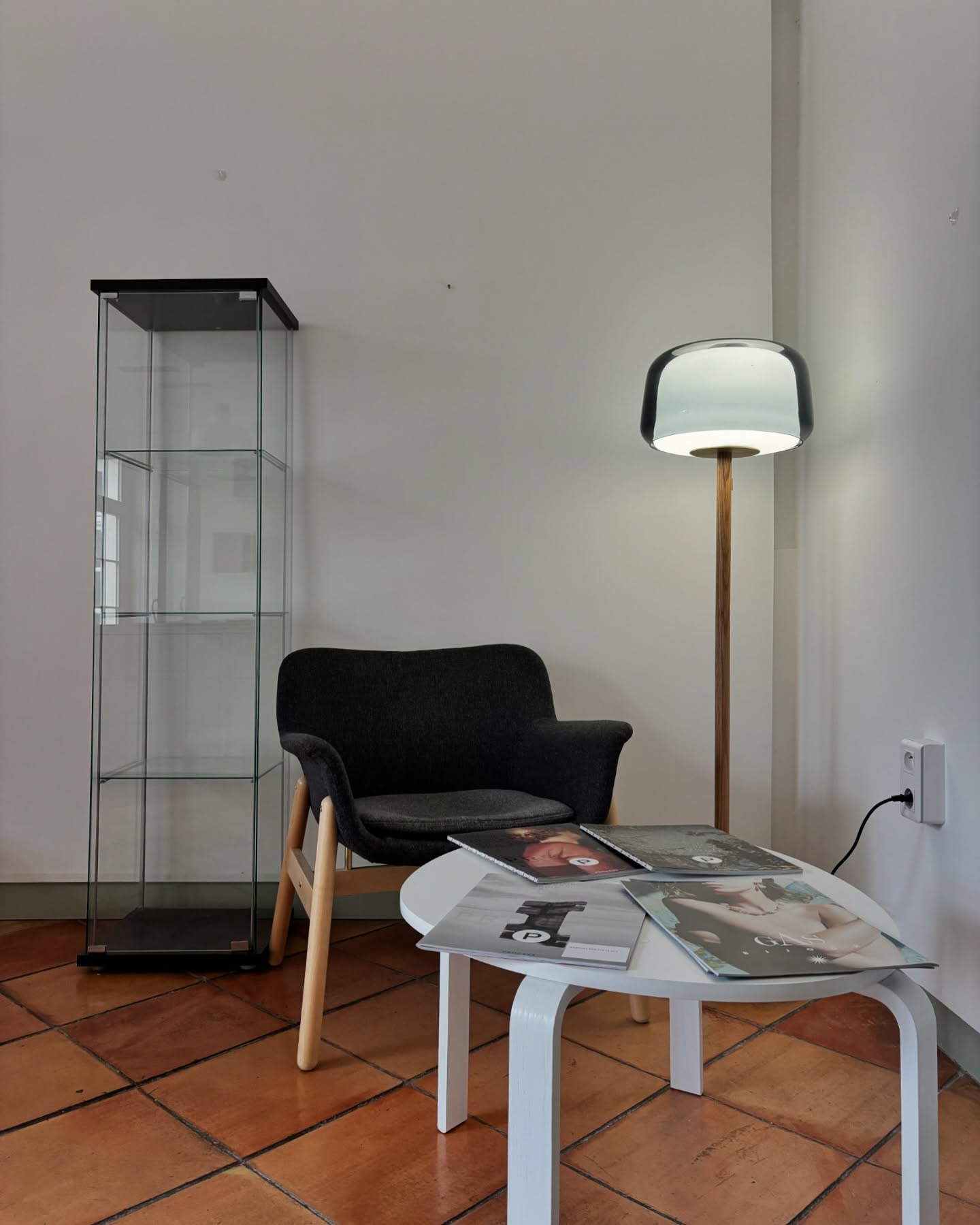 Le nouveau salon de lecture vous attend pour la prochaine exposition RÊVE ! 📖
#campredonartetimage #lecture #librairie #exposition #RÊVE #artistes #livres