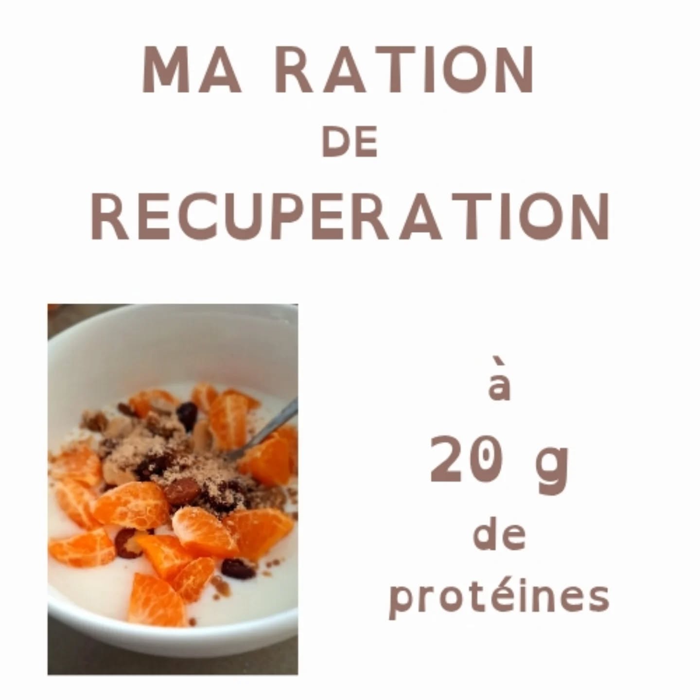 En moyenne une ration de récupération après un effort intense doit contenir 20 g de protéines et 60 g de glucides (sucres)
- Dans mon bol j'ai 20 g protéines et 30 g de glucides avec :
- 200 g de fromage blanc 0%
- 20 g d'un mélange de fruits secs et de graines oléagineuses
- 1 clémentine
- 1 cuillère à café de sucre brun.
Il convient donc d'ajouter des glucides (30 g)
- 2 tartines (60 g de pain)
ou
3-4 gâteaux secs type petits beurre (40 g)
ou
1-2 tranches de pain d'épice.
+ hydratation