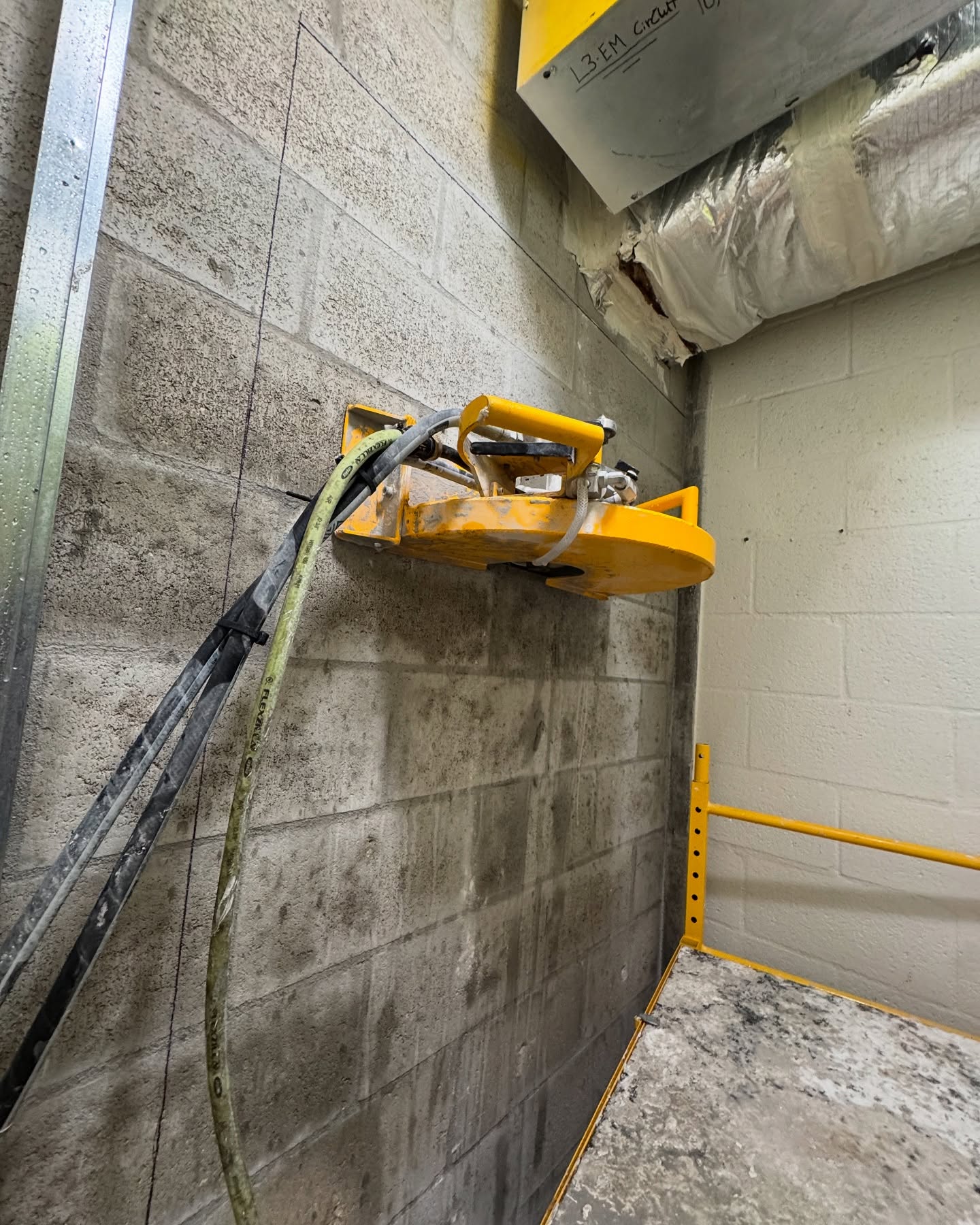 Door opening for new bathroom 🚧
Apex GPR 🚨 Concrete cutting 🚧🦺