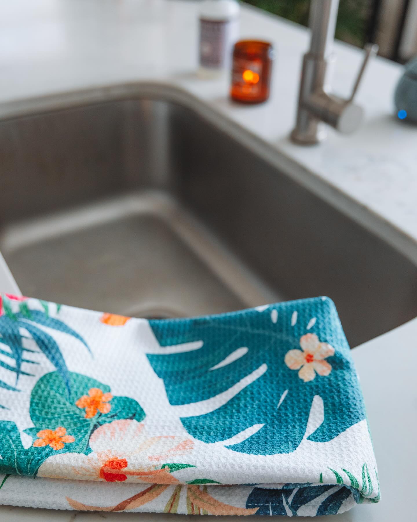 If you’re looking for a way to impress your guests, then you definitely need our towels! Our trendy and fashionable kitchen tea towels can bring a sense of style in your space, while serving a practical use.
#hawaii #localbusiness #kitchen #fashion #housewarming #style #trending