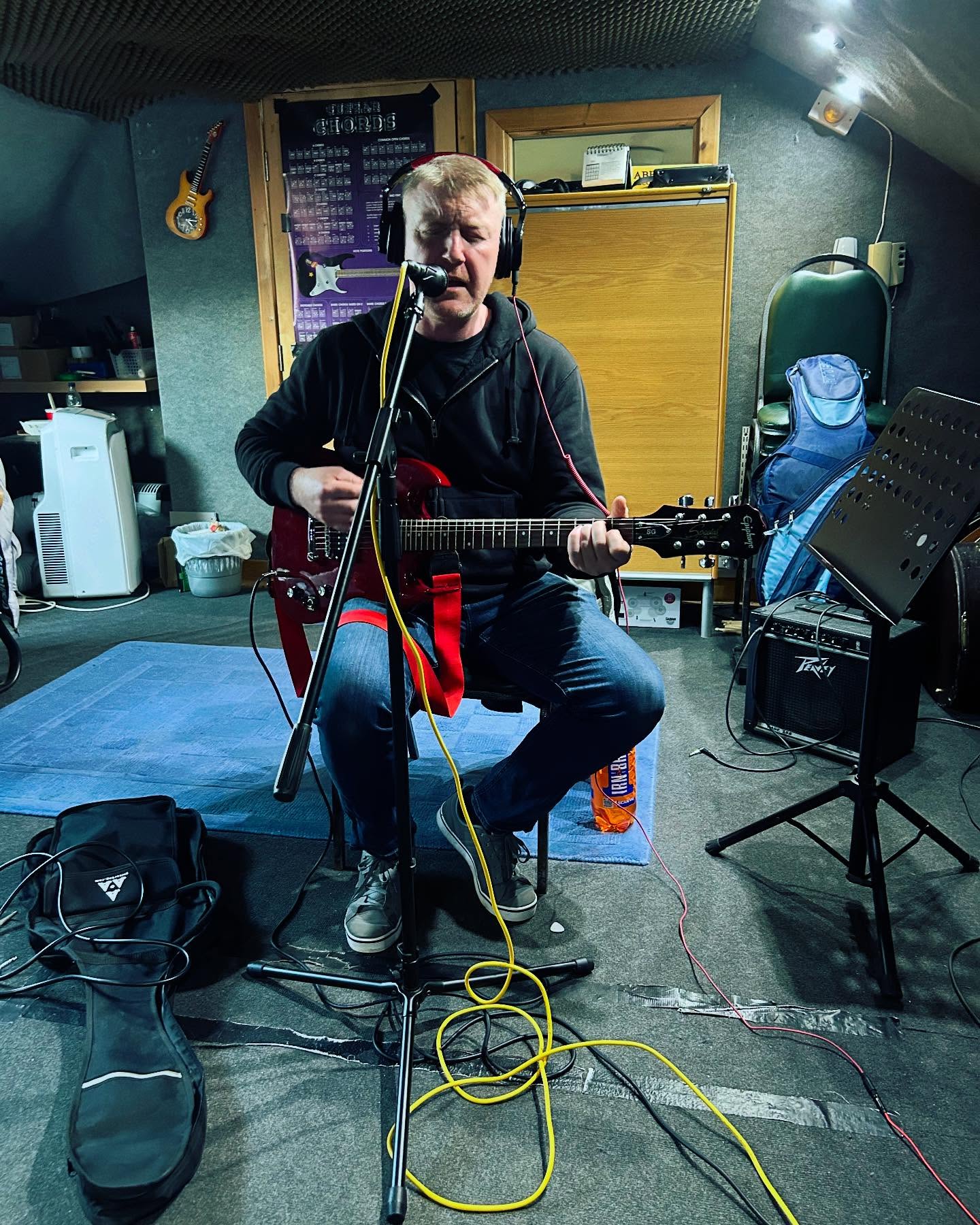 The awesome @bettysclub_official were back in the studio today recording a new track. Great banter as always with the guys, defo make the day go in fast 😂
#millermusic #recording #studio #musicstudio #tracking #band #makingmusic #musicproducer #producer #engineer #mixer #paisley #renfrewshire