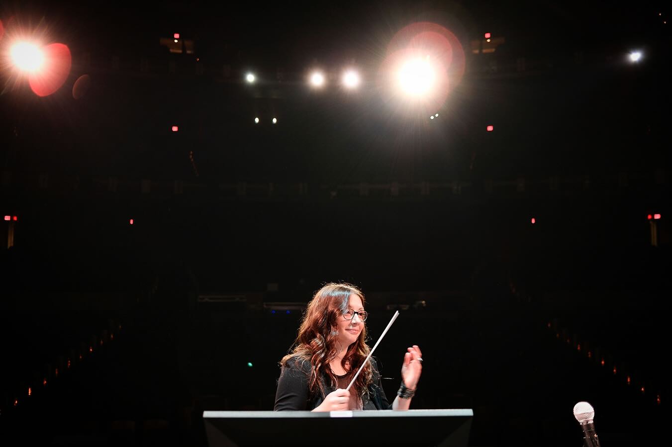 Back on the road again…✨
Off to Indiana to put up this brand new US tour of @naruto_symphonic_experience… check out narutoinconcert.com for ticket info and dates!
📸: Laura Dennis
#naruto #narutoshippuden #concert #livemusic #conductor #music #musician #anime #manga #orchestra #musicdirector #tour #touring #touringmusician #tourlife #travel