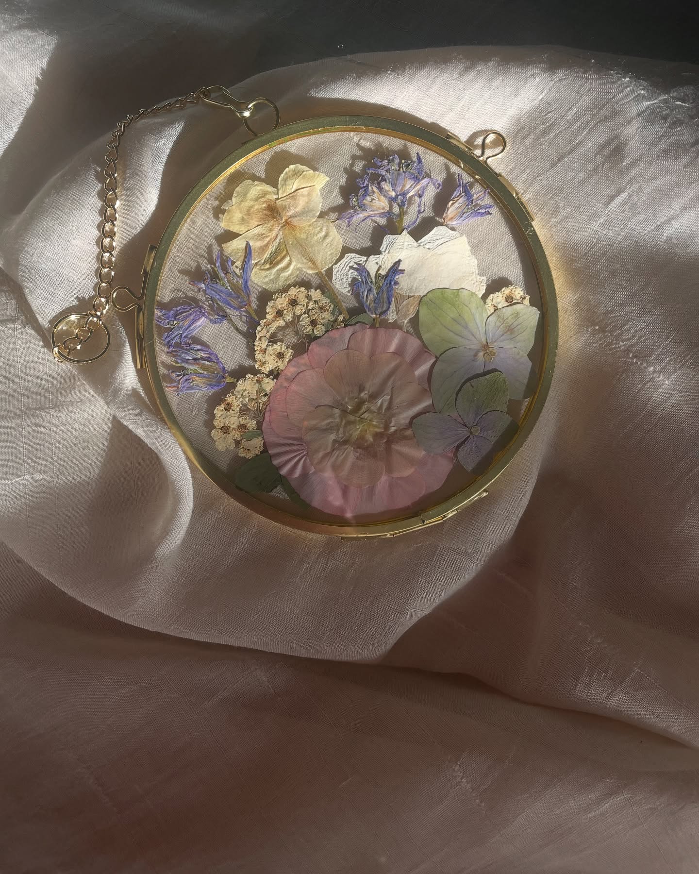 🌺 New add-on alert🌺
Ornaments are definitely the most popular add-on item, so I’ve decided to expand our options! Introducing the new pressed floral ornament. Perfect for holidays or just to display around your home for a touch of floral decor.
✨
Visit Heirbloomcreative.com to view all of our ever expanding offerings. Have an idea for something you don’t see? Reach out! I love creating new, custom pieces.
.
.
.
.
#pressedflowers #pressedflowerart #ornament #flowerpreservation #flowersofinstagram #floralart #richmondwedding #richmond #virginia #rvaweddings #rvaengaged #rvaartist #rvasmallbusiness #heirbloom #creative