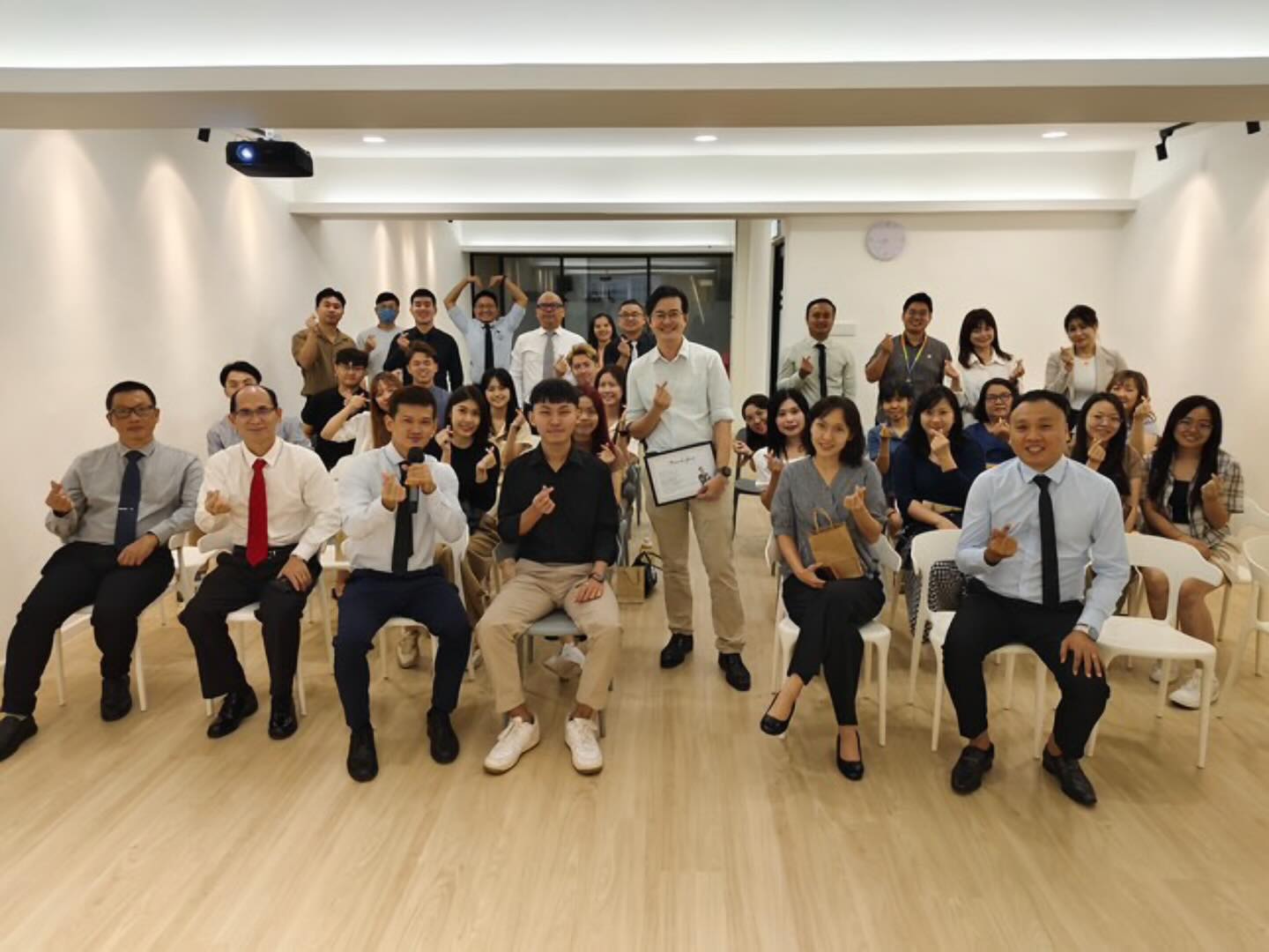 Yesterday, I had the chance to share insights on common skin health questions with a group of insurance professionals. It was a pleasant and engaging session with an enthusiastic audience full of great questions. I would have loved to address them all if time permitted—hopefully, there will be another opportunity to continue the conversation! Thank you for the invite @sg_batupahat and @af_jaymin_boobooboo !