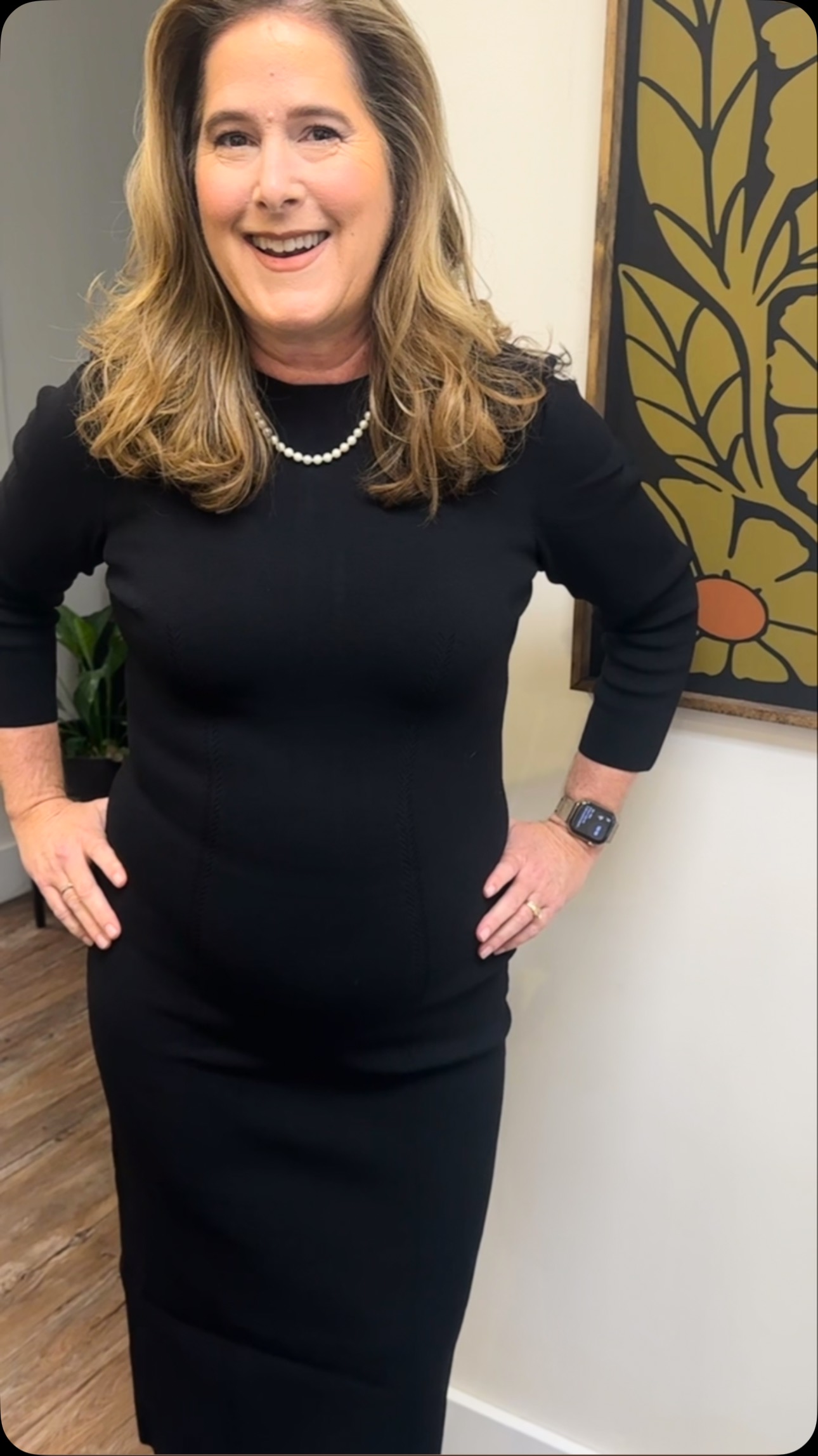 Having fun getting one our favorite women ready for her photo shoot! #pomsalon #photoshoot #pomegranatesalon