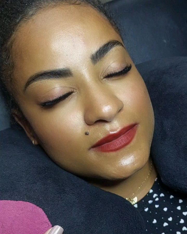 Um olhar que fala por si! ✨
Nada como cílios que realçam a beleza natural e elevam a autoestima. Cada detalhe é pensado para trazer leveza, sofisticação e um resultado impecável. Porque você merece se sentir incrível todos os dias!
Aqui, cada cliente recebe um atendimento personalizado, garantindo conforto e um resultado impecável. O que achou dessa transformação?
Conta aqui nos comentários! 💬👇
#jardimbonfiglioli #belezasp #ciliososasco #saopaulo #cilios #extensaodecilios #antesedepois