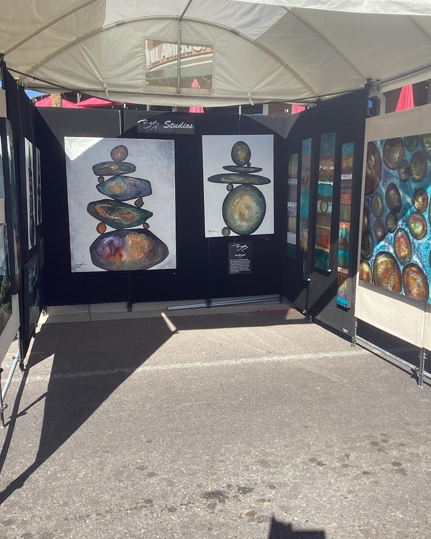 Enjoying a beautiful day @fountainfestival Arizona! We will be here Friday, Saturday and Sunday. Hope to see you here.
.
.
.
#artshow #artshows #fountainhillsaz #buyart #buyhandmade #madeinamerica #sunnyday #bearsnewwork