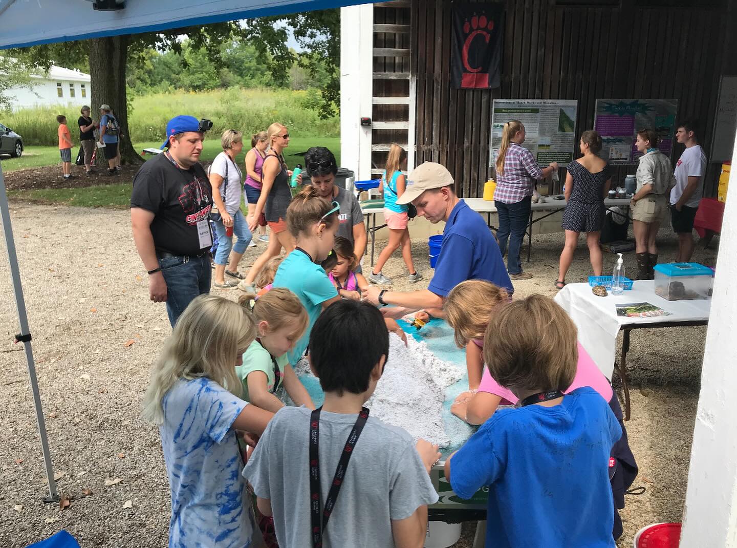 Collaborate with the UC Field Center this spring! 🌸 Whether you’re hosting a private workshop, retreat, or educational event, we offer the perfect spaces and resources for your next gathering. We’re growing our K-12 partnerships and welcoming opportunity for community-based discovery days.
Our indoor facilities include a kitchen and bathroom, and our 3-season outdoor classroom is ready for all kinds of experiences. Past events have included writing workshops for journalism students, forest bathing retreats for psychology groups, and our Adopt a Class partnership.
Reach out to us by email at ucfieldcenter@uc.edu today and make your spring event one to remember! 🌷🌱