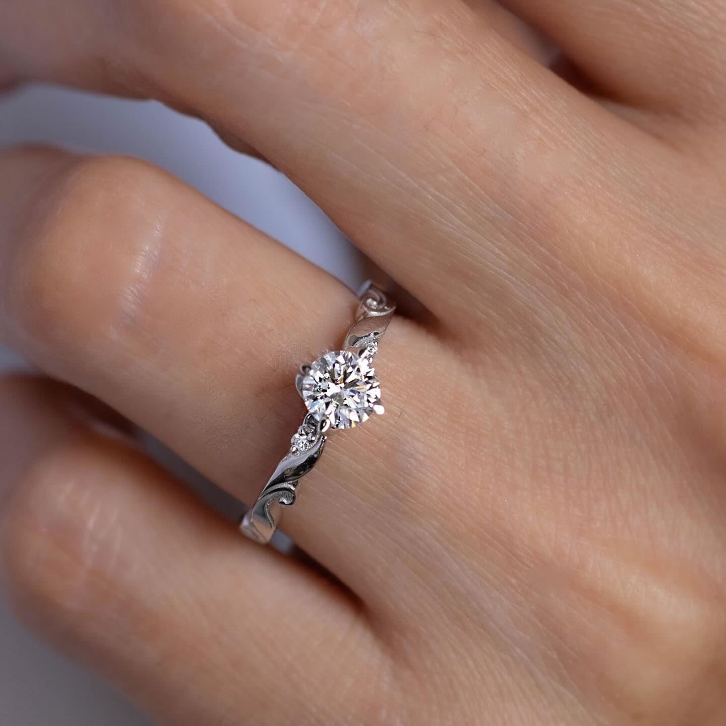 Vintage esintilerle tasarlanmış Scarlett…💍🤍
Ürünlerimize www.bouceg.com adresli web sitemizden ya da Bursa’da bulunan showroomumuzdan ulaşabilirsiniz.
#tektaş #pırlanta #yüzük #hediye #düğün #nişan #evlilik #tasarımyüzük #evlilikteklifi #yildonumuhediyesi #doğumgünü