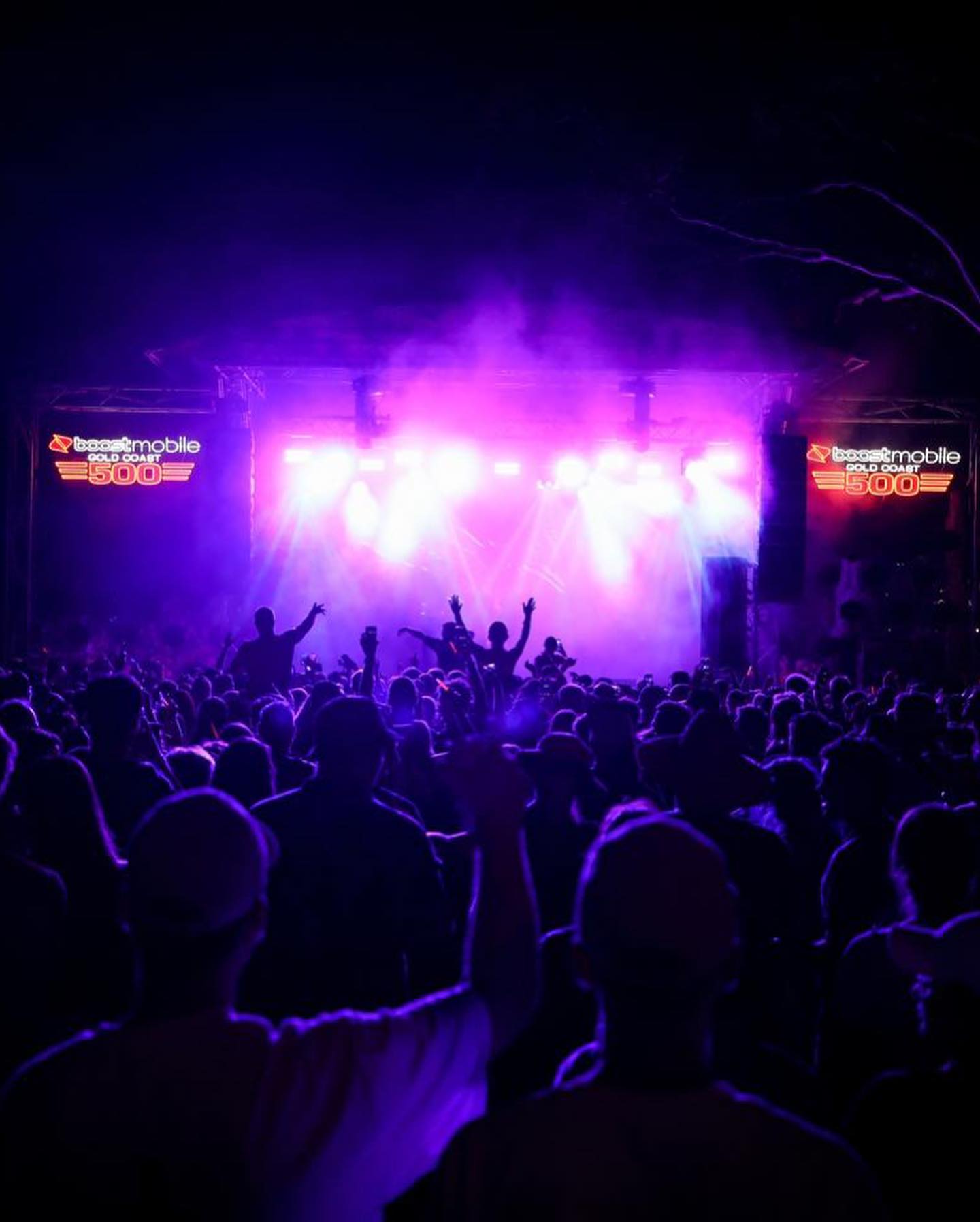 Throw back to this time 4 months ago! 🔙
It was a high octane, adrenaline filled weekend with the annual V8 Supercars in October last year. AOV had the pleasure of delivering the vibes for “Club 500” which included mirrored hexagon stage wings, neon signs, light totems, a shimmer corporate entry, coloured festoon and much more! 🏁🏁