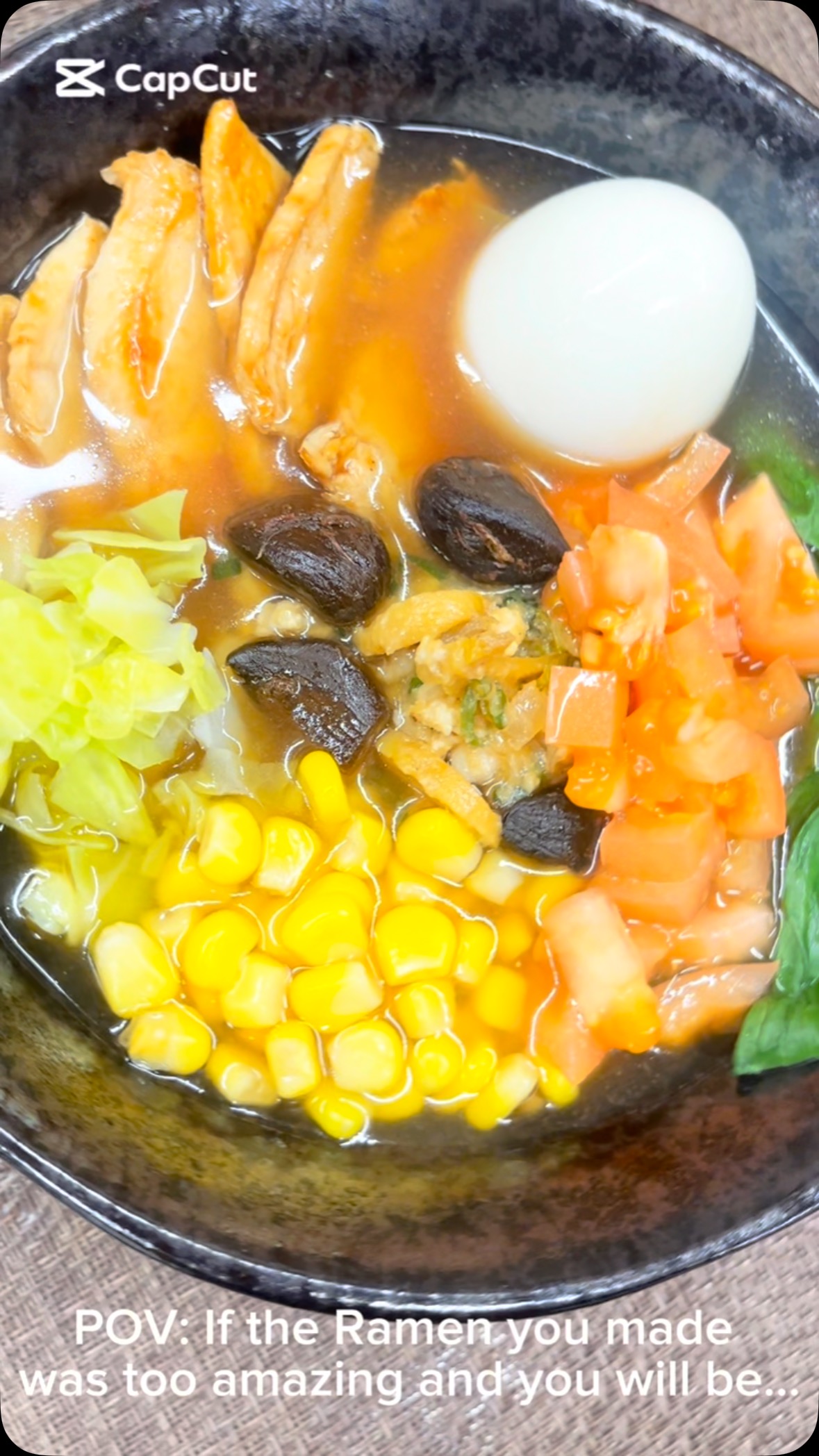 The best Ramen in Kyoto.
Soy sauce ramen with miso flavored ground meat.
#ramen #recip #japanfood #noodles #ramensqd