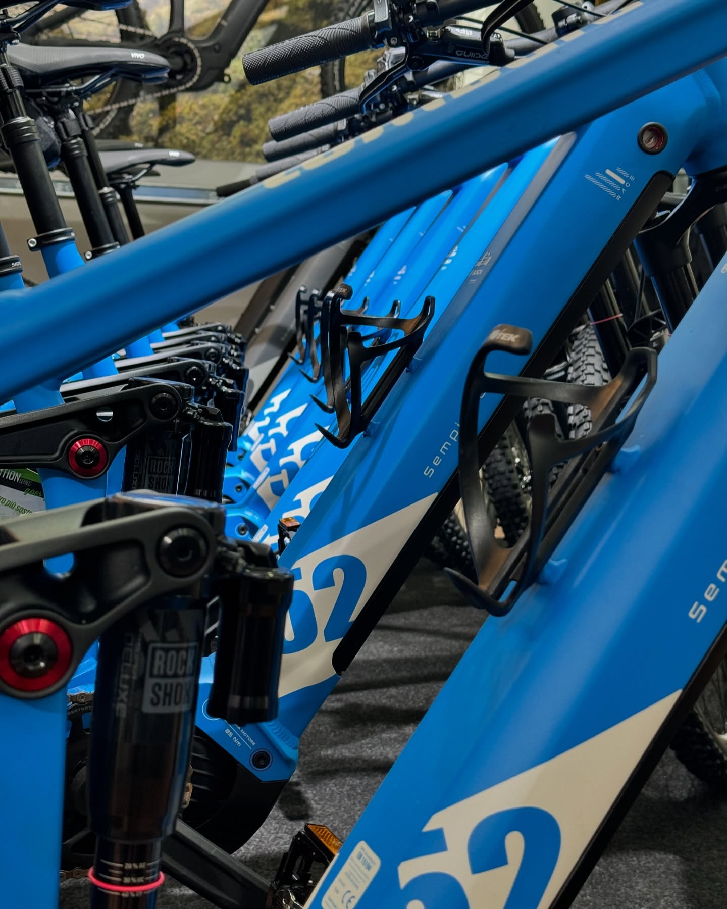 💙 @lombardobikes
Scopri la promo su Sempione Race:
https://www.ebikecatania.com/product-page/lombardo-sempione-race-bosch-cx-750wh-nx-guide-rockshox-150mm
